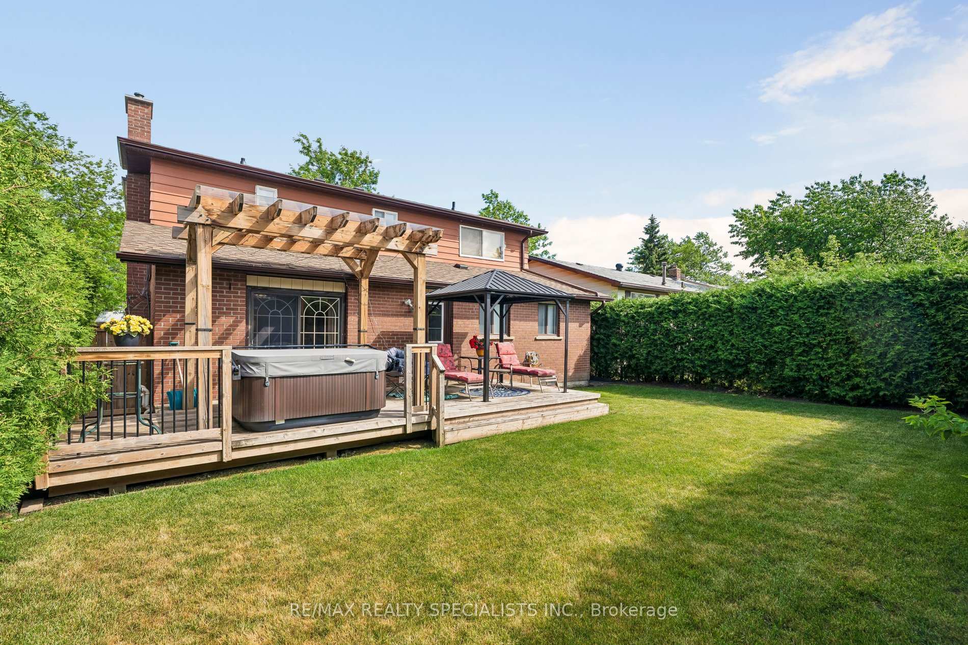 Photo 4 of 46 Linkdale Road, Brampton, Brampton North — HOMEH