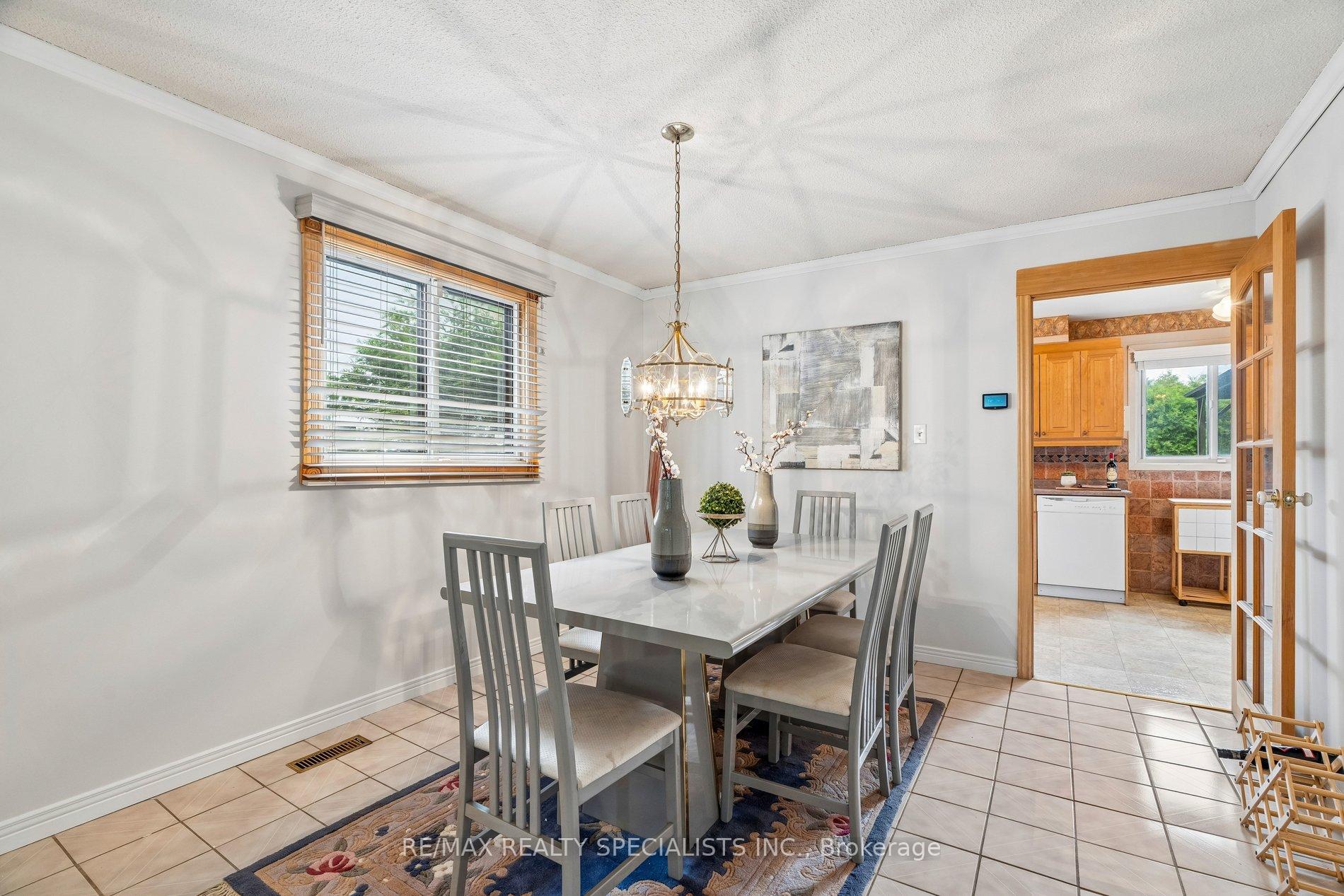 Photo 10 of 46 Linkdale Road, Brampton, Brampton North — HOMEH