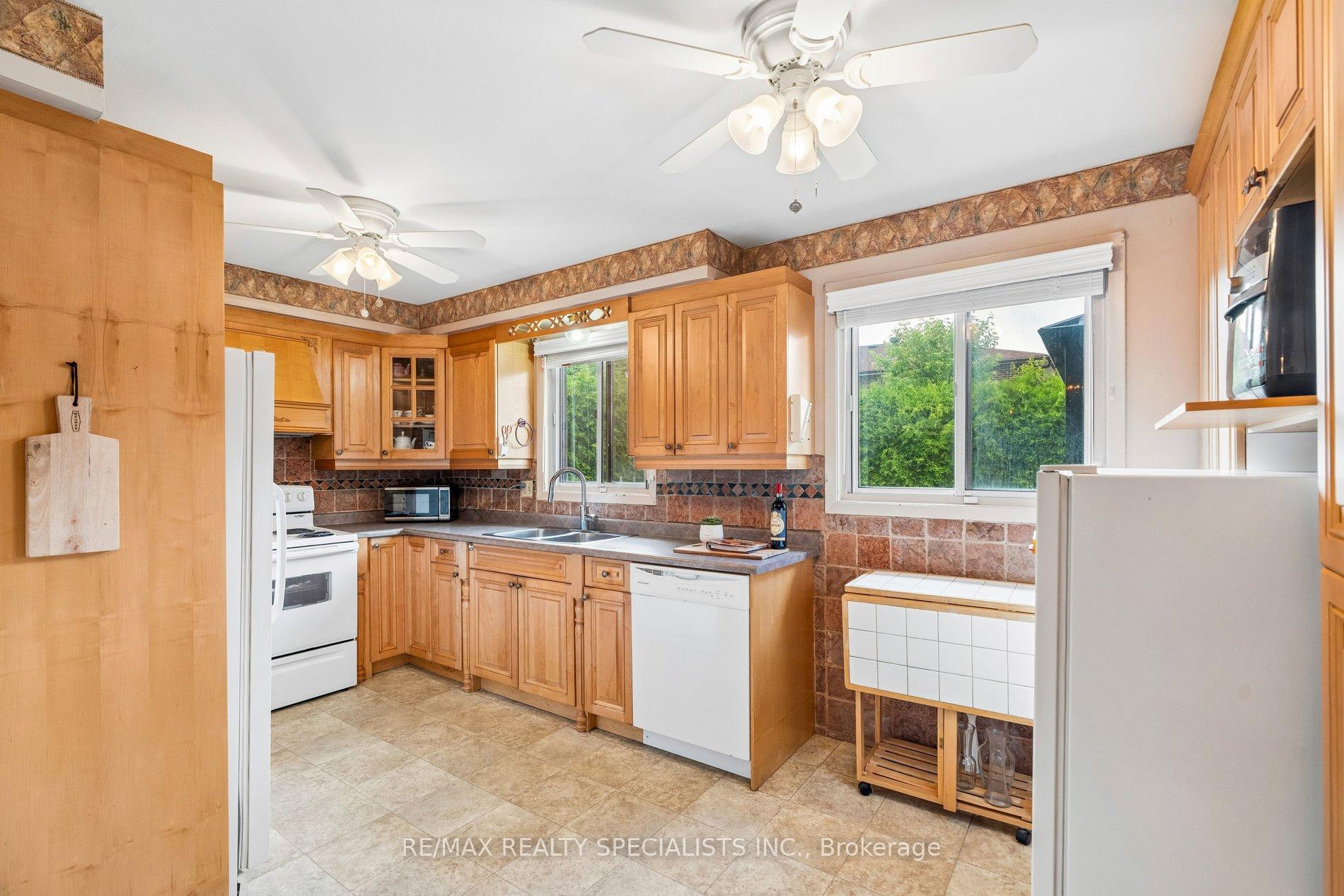 Photo 12 of 46 Linkdale Road, Brampton, Brampton North — HOMEH