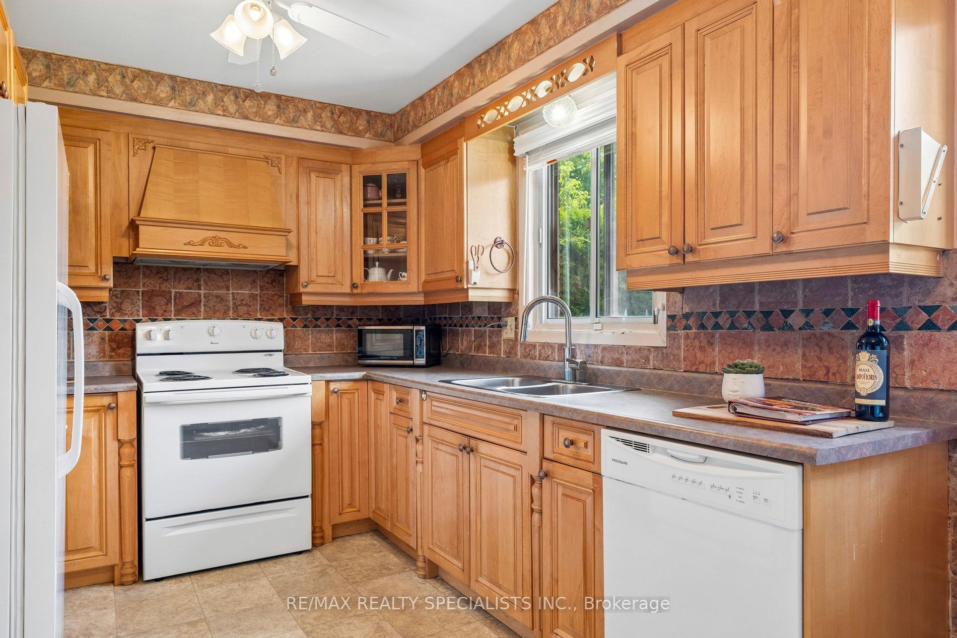 Photo 13 of 46 Linkdale Road, Brampton, Brampton North — HOMEH