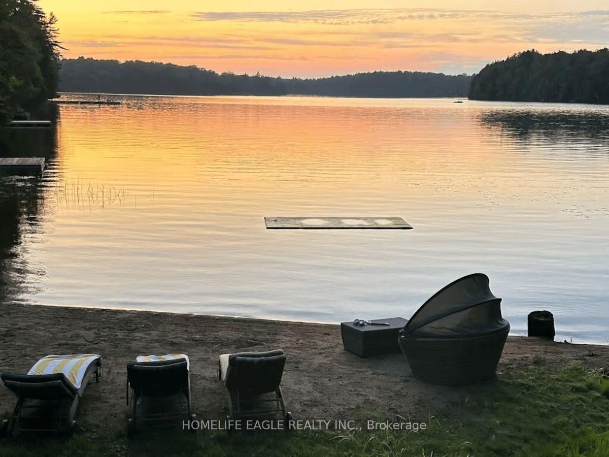 Photo 2 of 1092 South Clear Lake Road, Bracebridge, Oakley — HOMEH