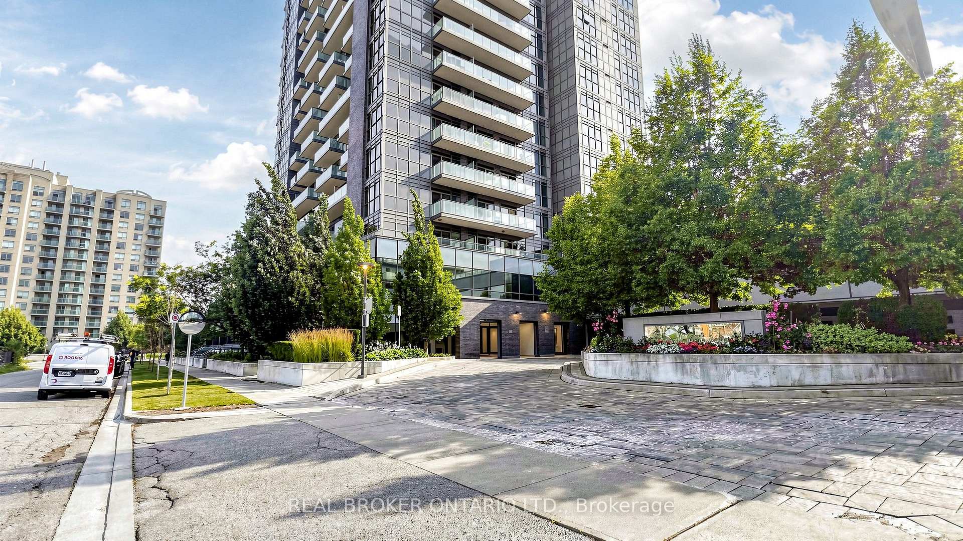 Photo 2 of Unit 801, 55 Oneida Crescent, Richmond Hill, Langstaff — HOMEH