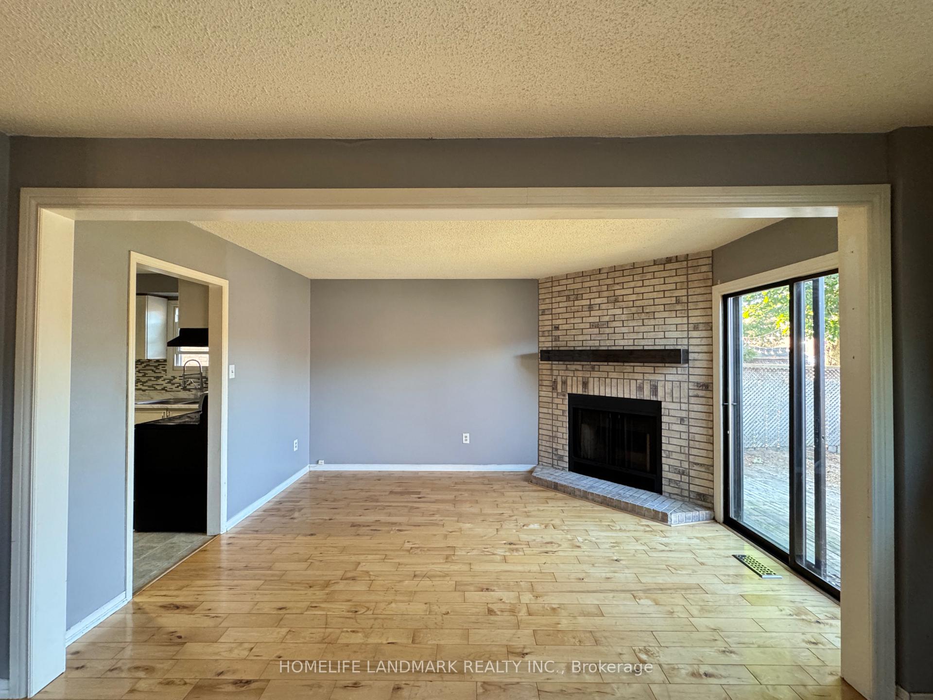 Photo 5 of 23 Wallace Drive, Barrie, Northwest — HOMEH