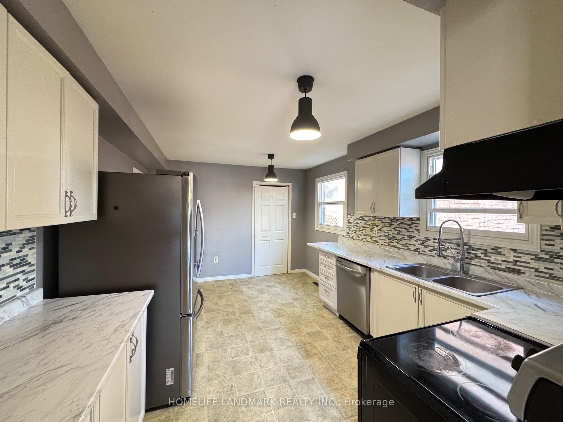 Photo 8 of 23 Wallace Drive, Barrie, Northwest — HOMEH