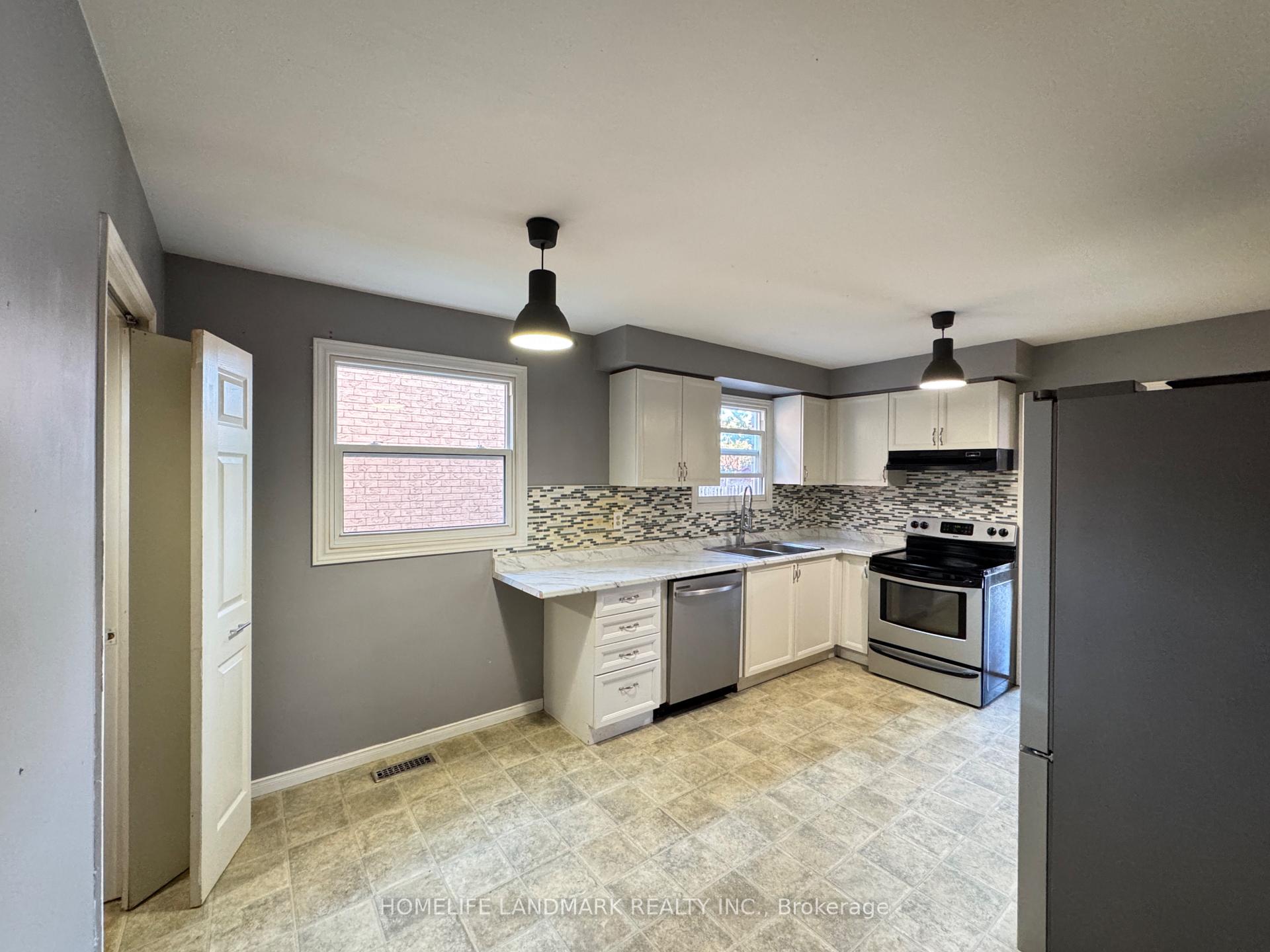 Photo 9 of 23 Wallace Drive, Barrie, Northwest — HOMEH