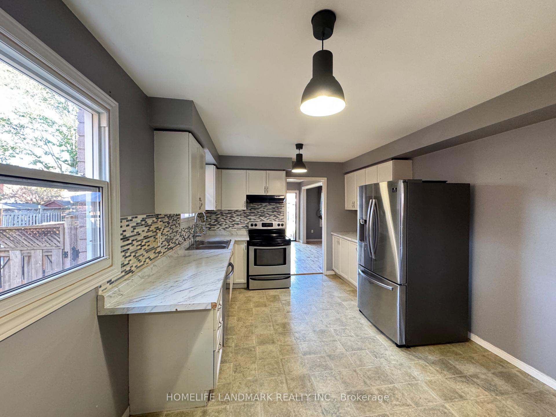 Photo 10 of 23 Wallace Drive, Barrie, Northwest — HOMEH