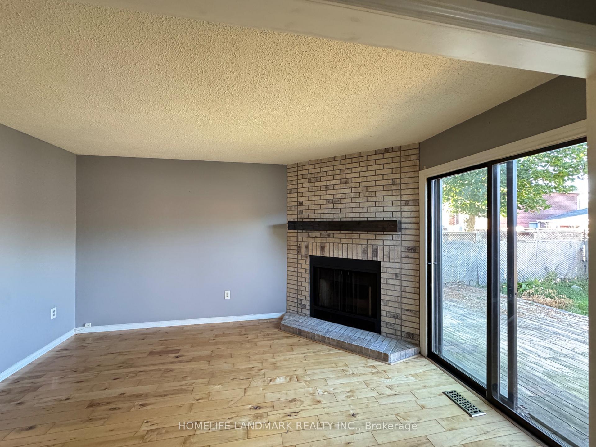 Photo 12 of 23 Wallace Drive, Barrie, Northwest — HOMEH