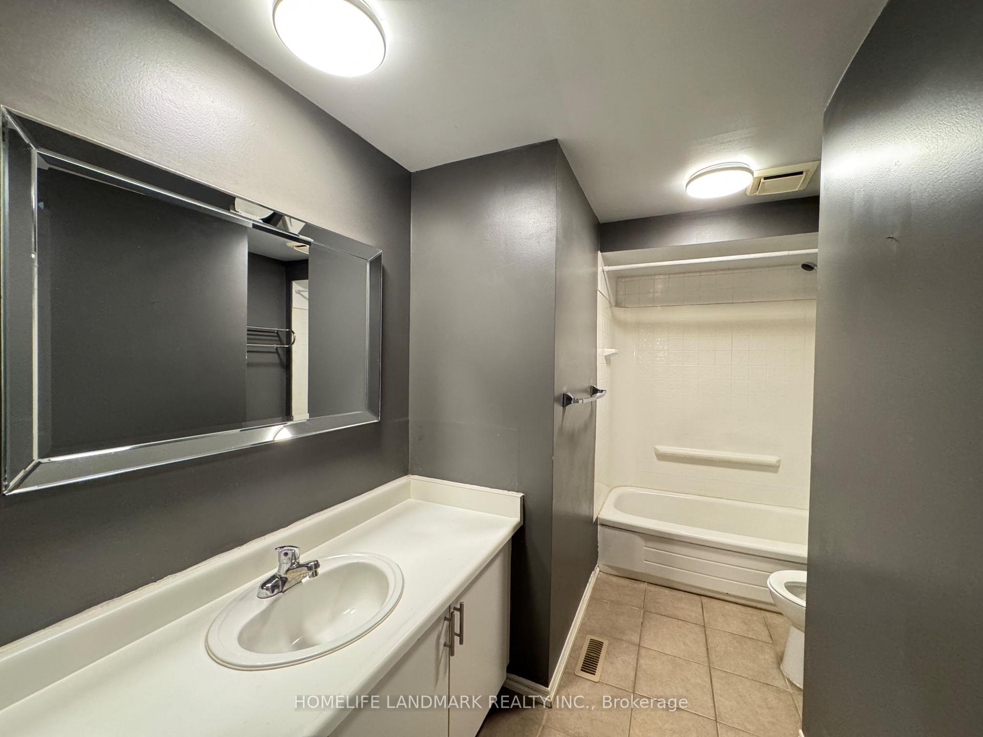 Photo 18 of 23 Wallace Drive, Barrie, Northwest — HOMEH