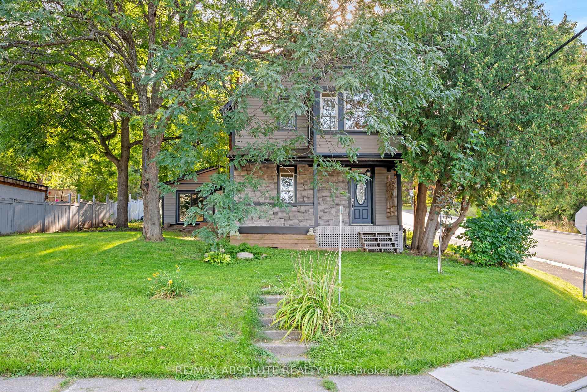 Photo of 903 River Road