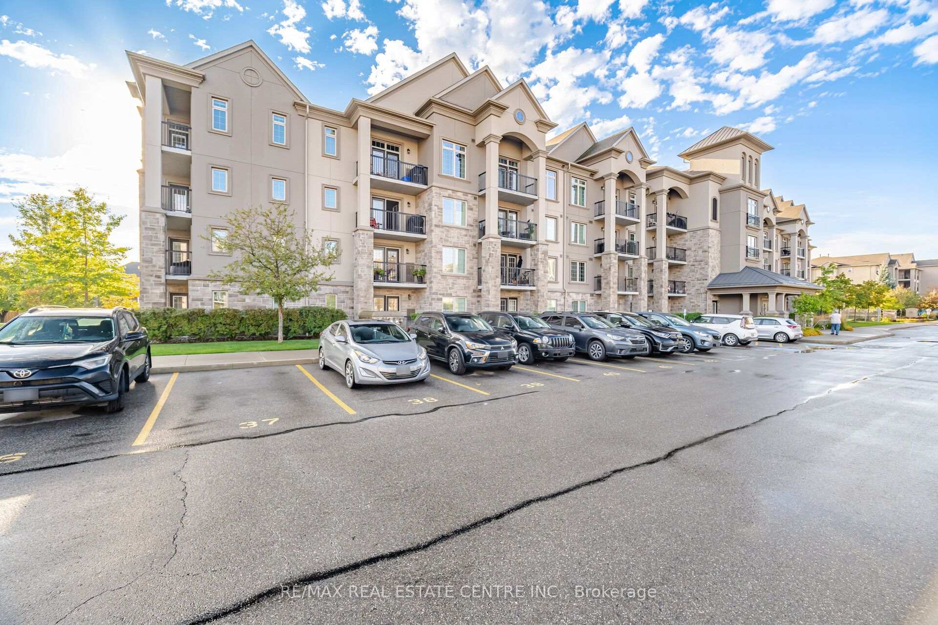Photo 2 of Unit 103, 1450 Main Street E, Milton, Dempsey — HOMEH