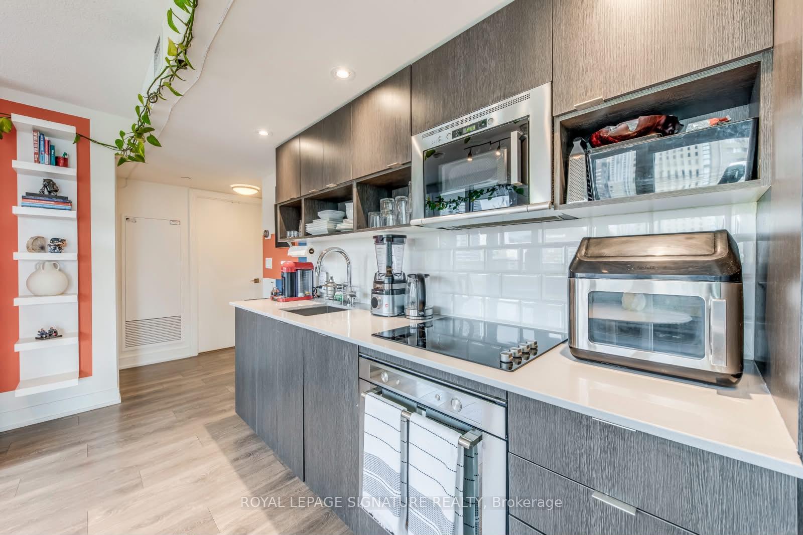 Photo 3 of Unit 1011, 89 McGill Street, Toronto, Church-Yonge Corridor — HOMEH