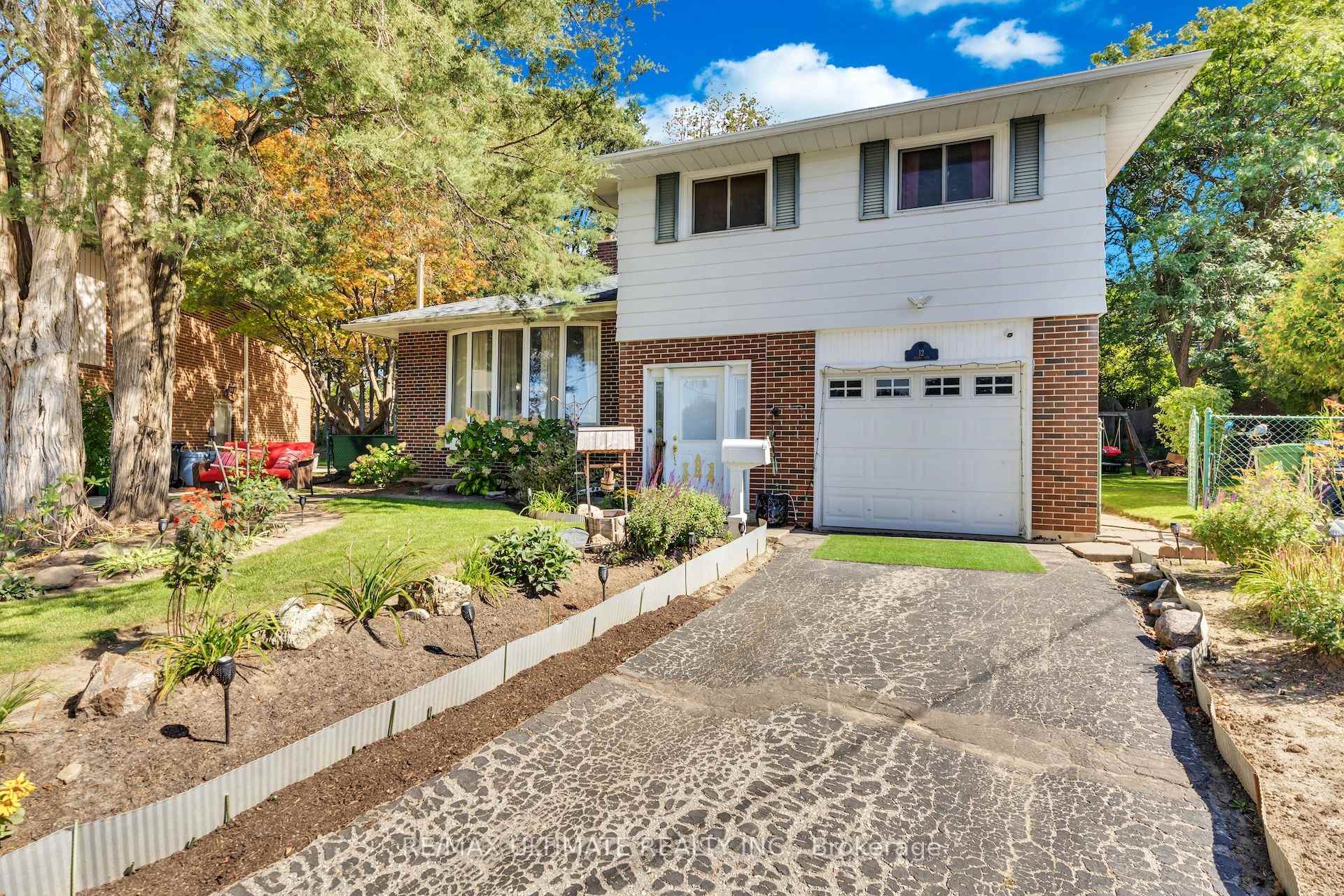 Photo 2 of 12 Petal Court, North York, Victoria Village — HOMEH