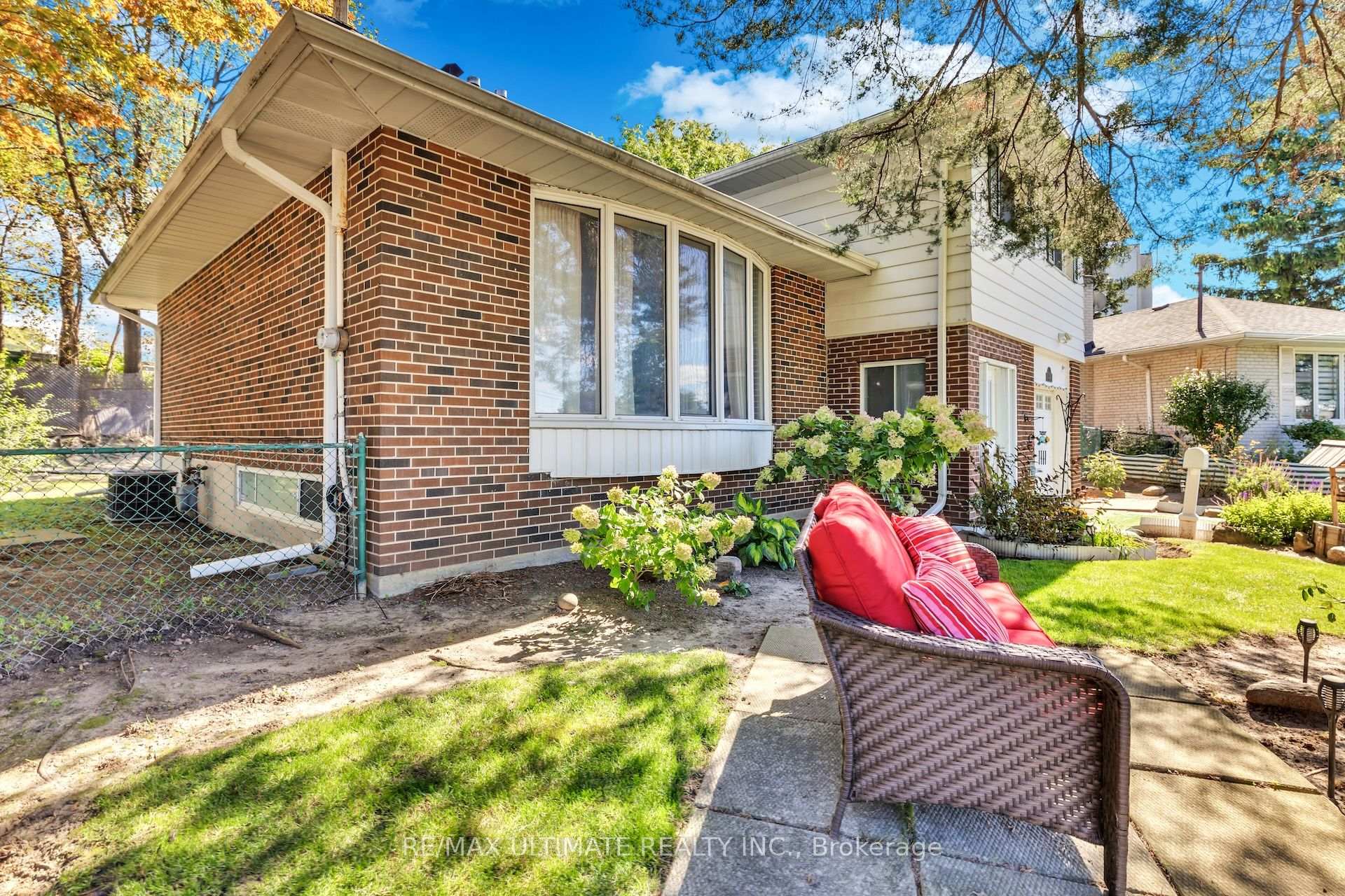 Photo 5 of 12 Petal Court, North York, Victoria Village — HOMEH