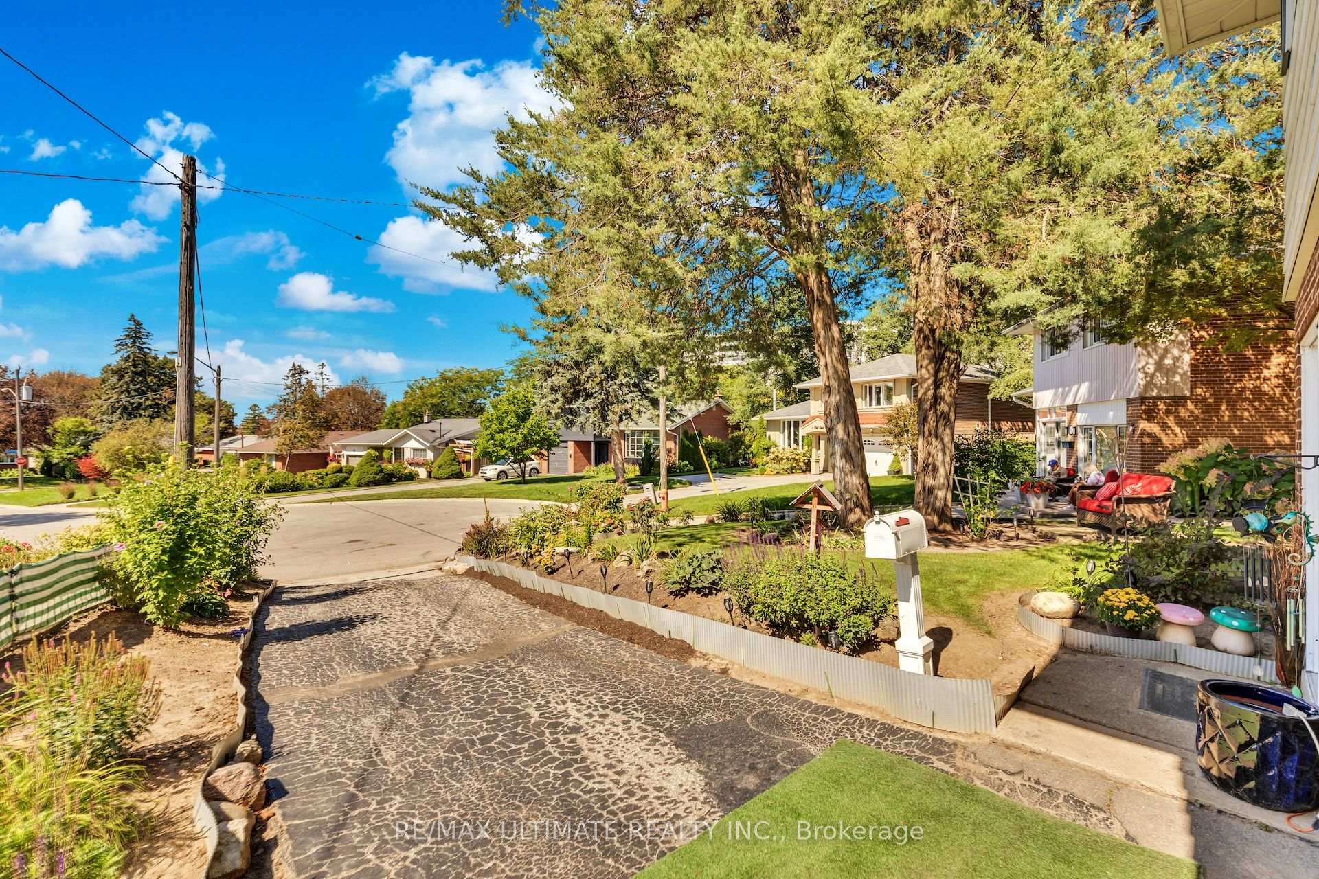 Photo 6 of 12 Petal Court, North York, Victoria Village — HOMEH