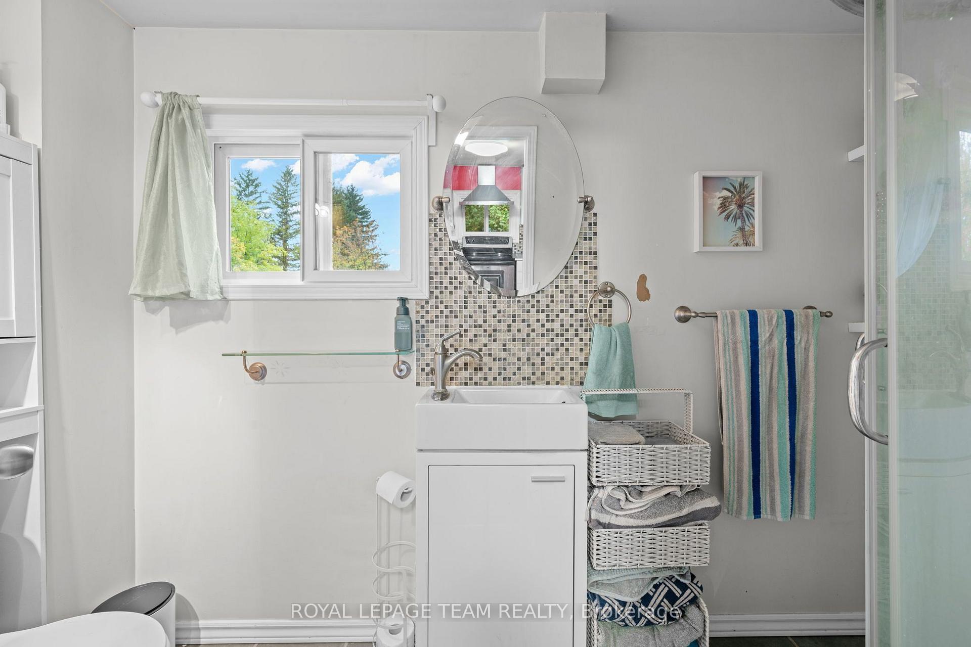 Photo 14 of 4122 Broadway Street, Ottawa, Vernon — HOMEH
