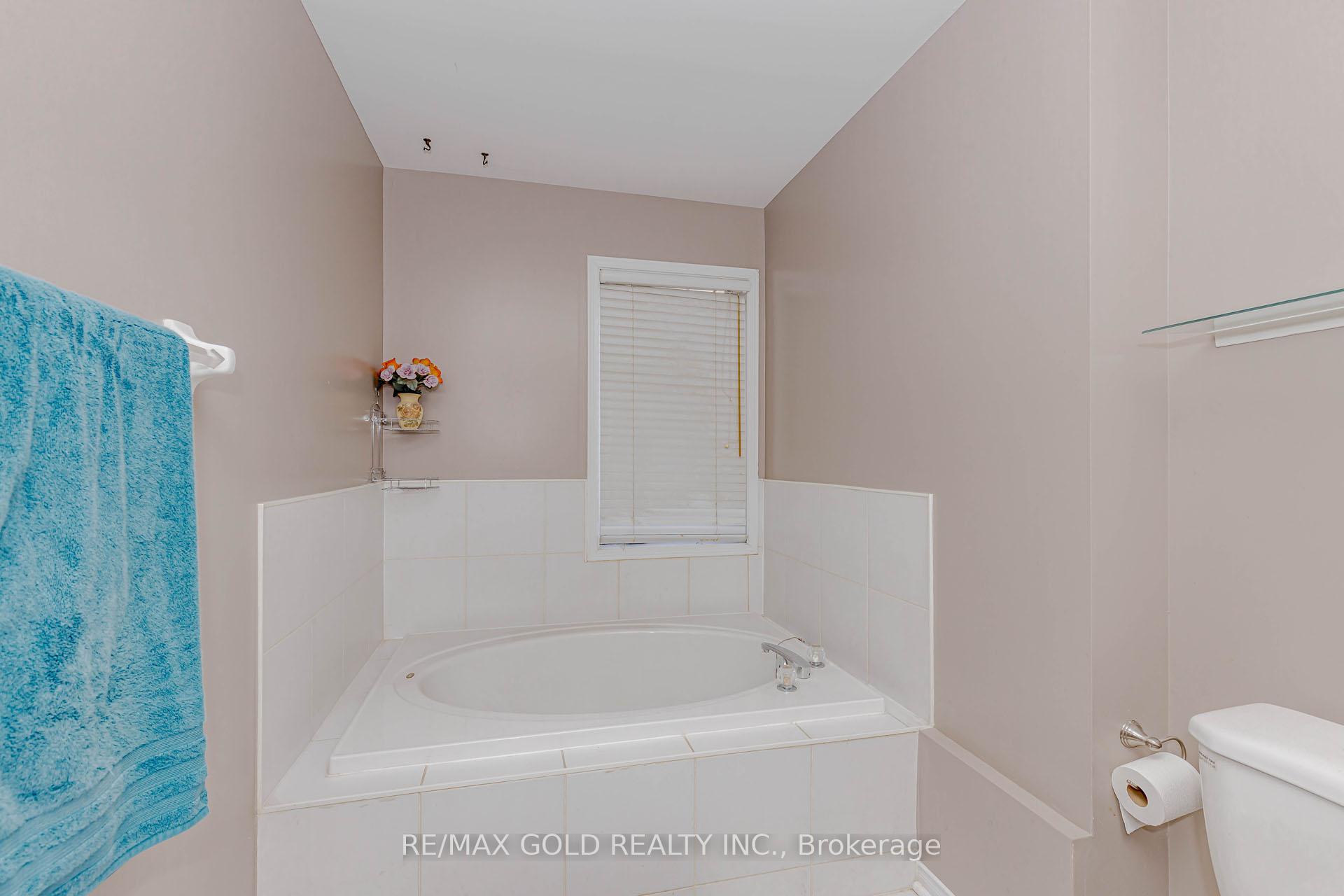 Photo 5 of 153 Cordgrass Crescent, Brampton, Sandringham-Wellington — HOMEH