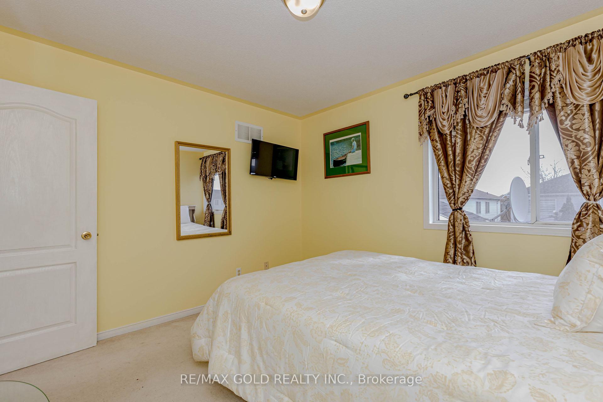 Photo 11 of 153 Cordgrass Crescent, Brampton, Sandringham-Wellington — HOMEH