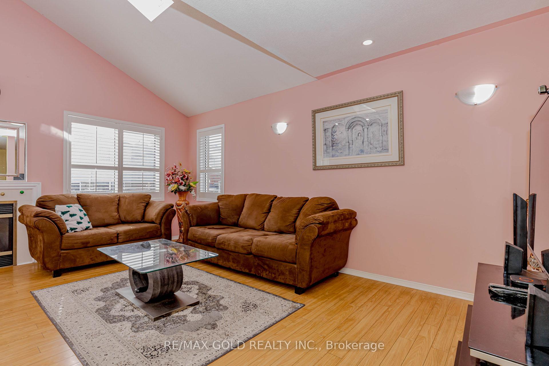Photo 33 of 153 Cordgrass Crescent, Brampton, Sandringham-Wellington — HOMEH