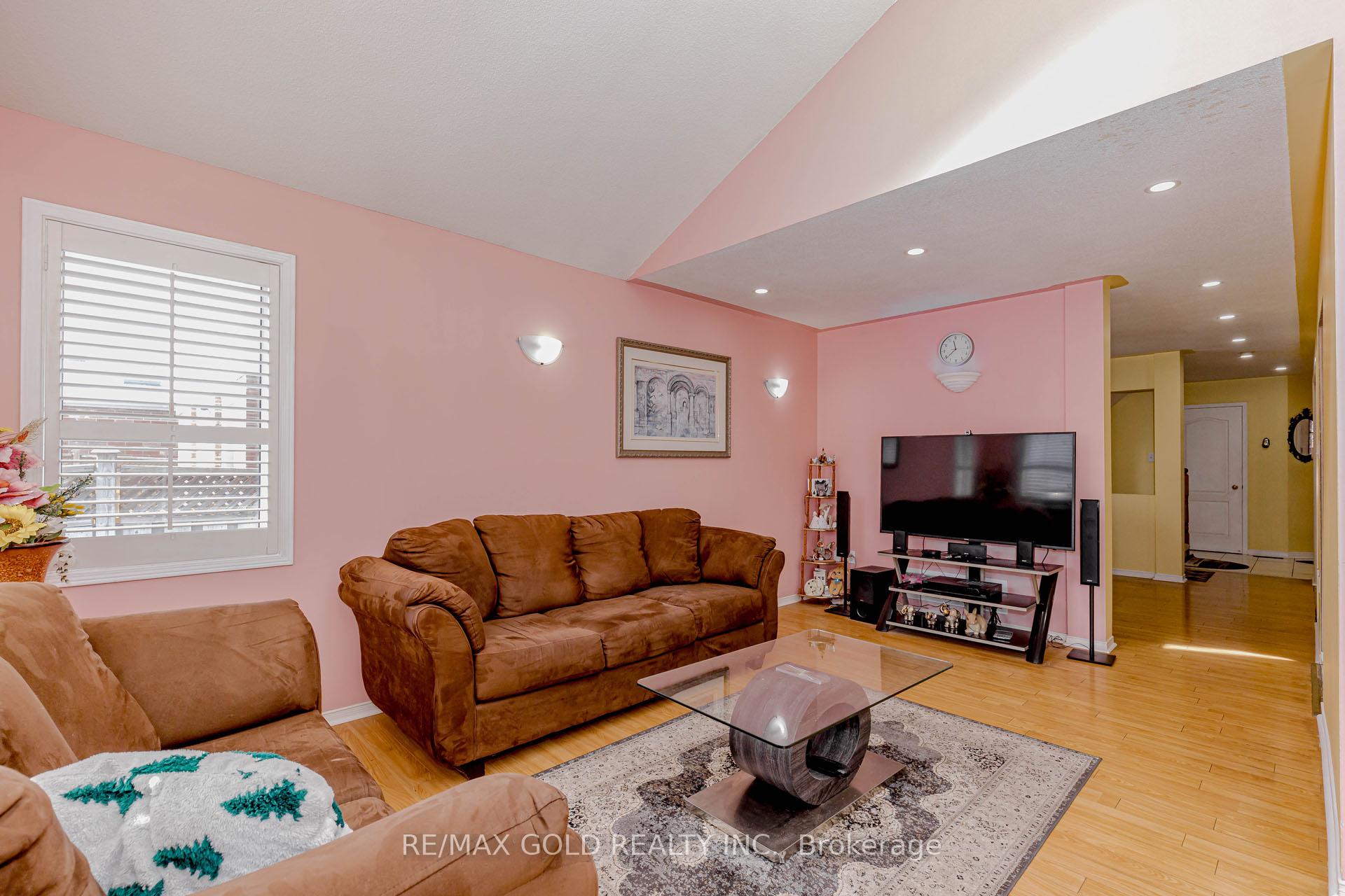 Photo 34 of 153 Cordgrass Crescent, Brampton, Sandringham-Wellington — HOMEH