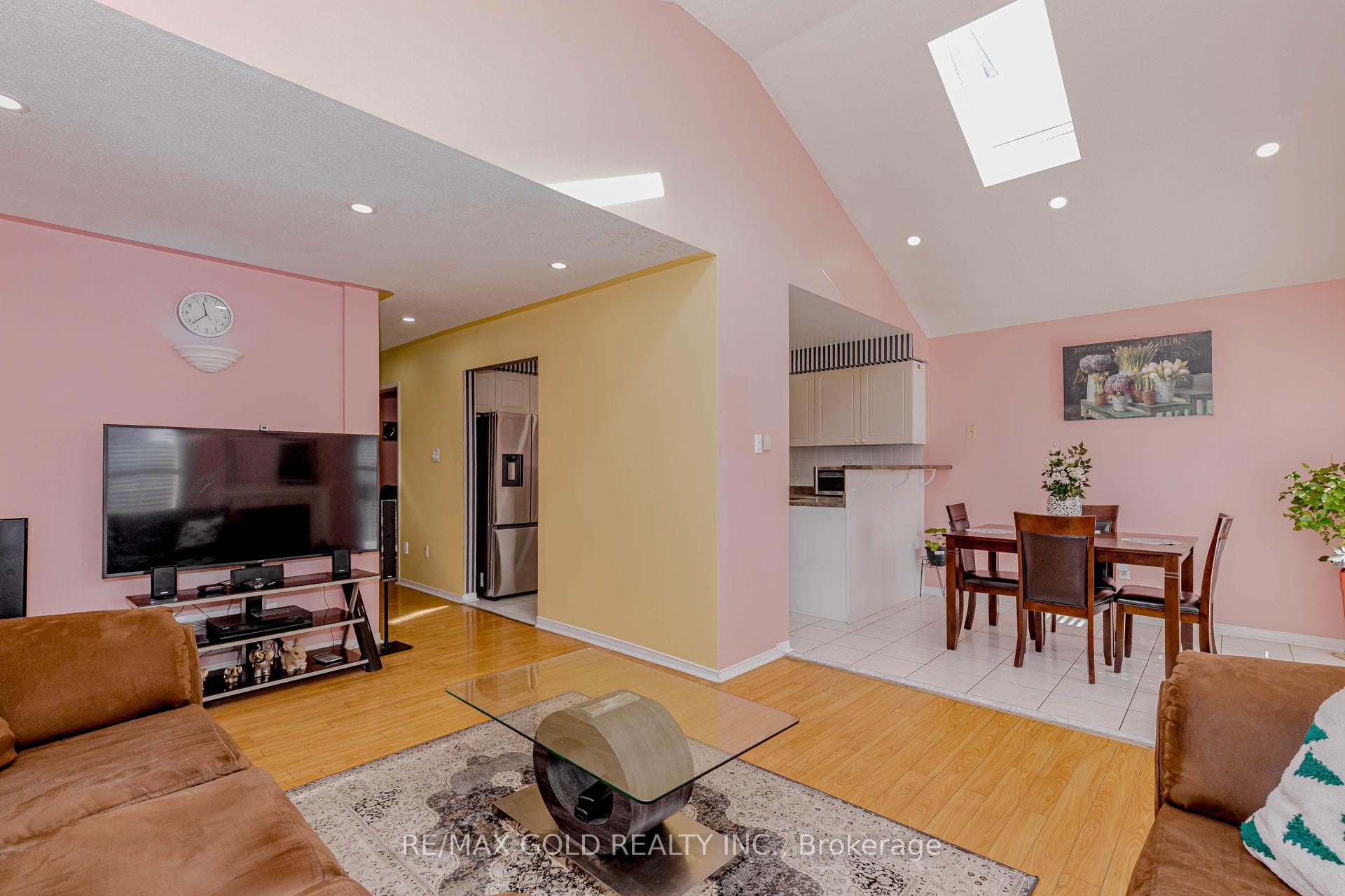 Photo 35 of 153 Cordgrass Crescent, Brampton, Sandringham-Wellington — HOMEH