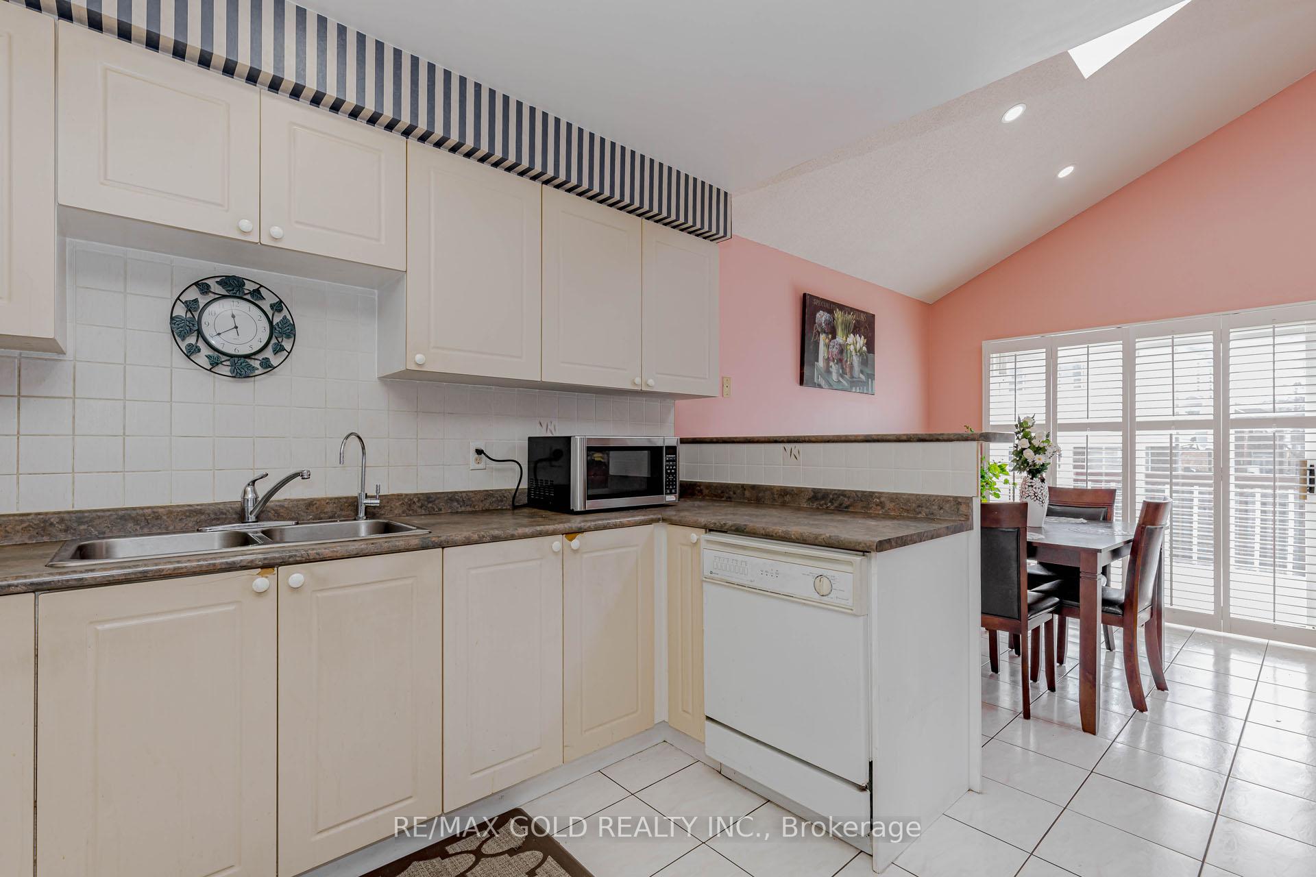 Photo 43 of 153 Cordgrass Crescent, Brampton, Sandringham-Wellington — HOMEH