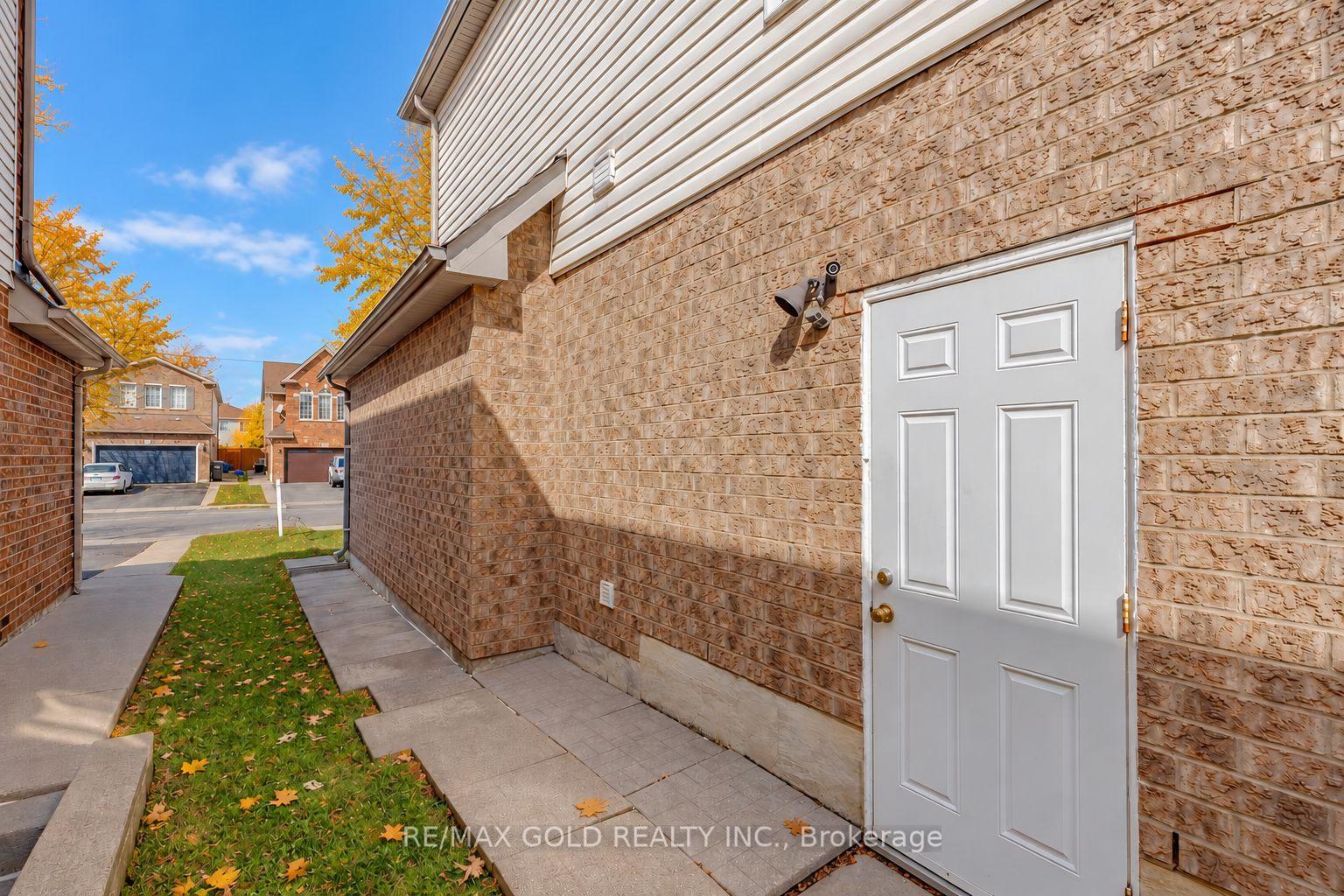 Photo 18 of 153 Cordgrass Crescent, Brampton, Sandringham-Wellington — HOMEH