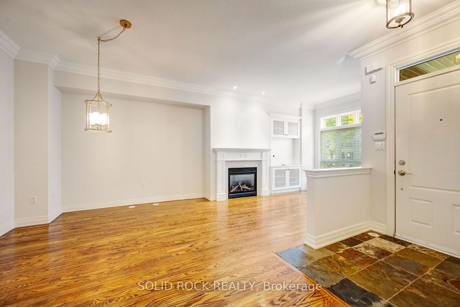 Photo 4 of 13 Compass Way, Mississauga, Port Credit — HOMEH