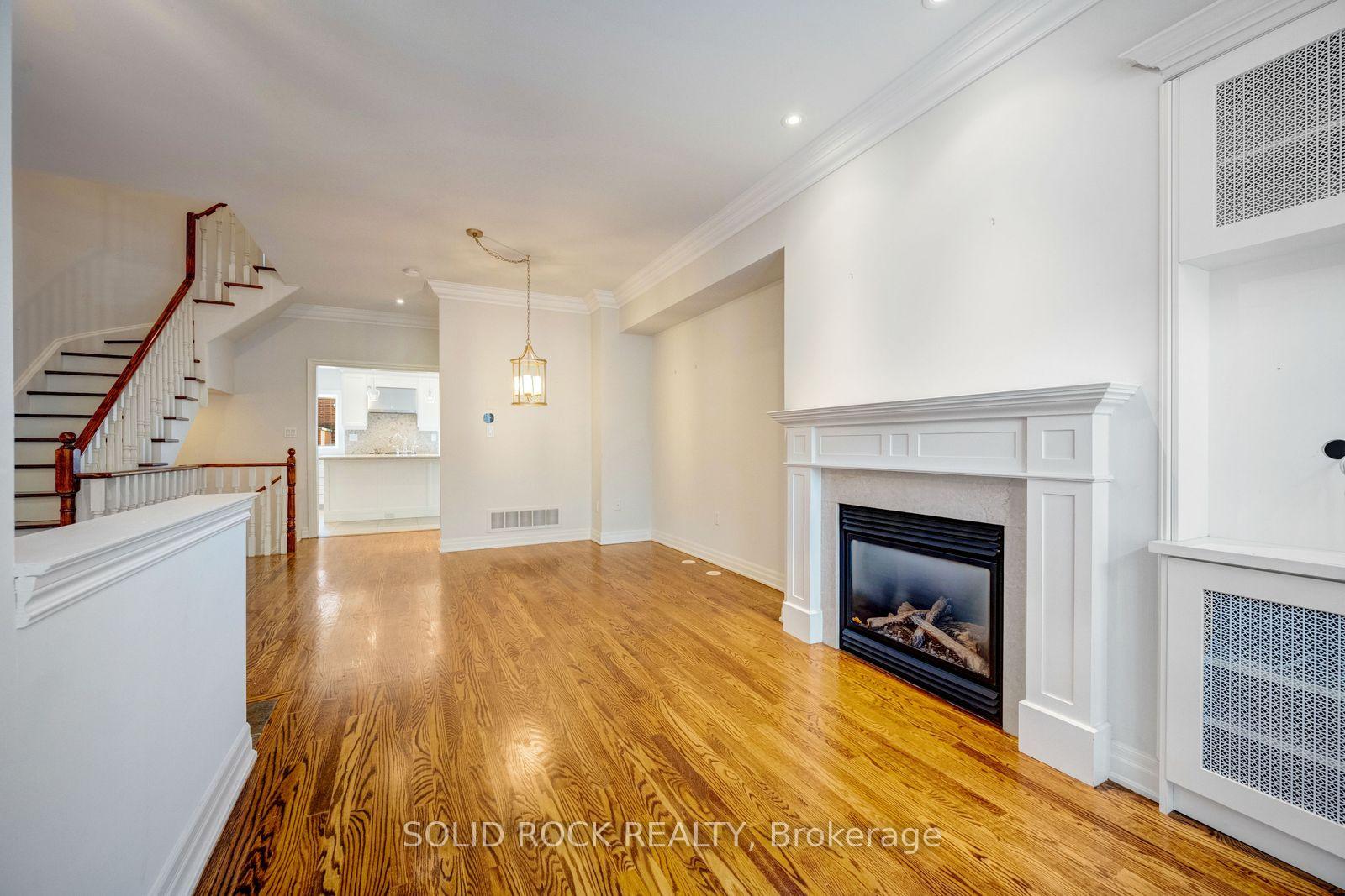 Photo 8 of 13 Compass Way, Mississauga, Port Credit — HOMEH