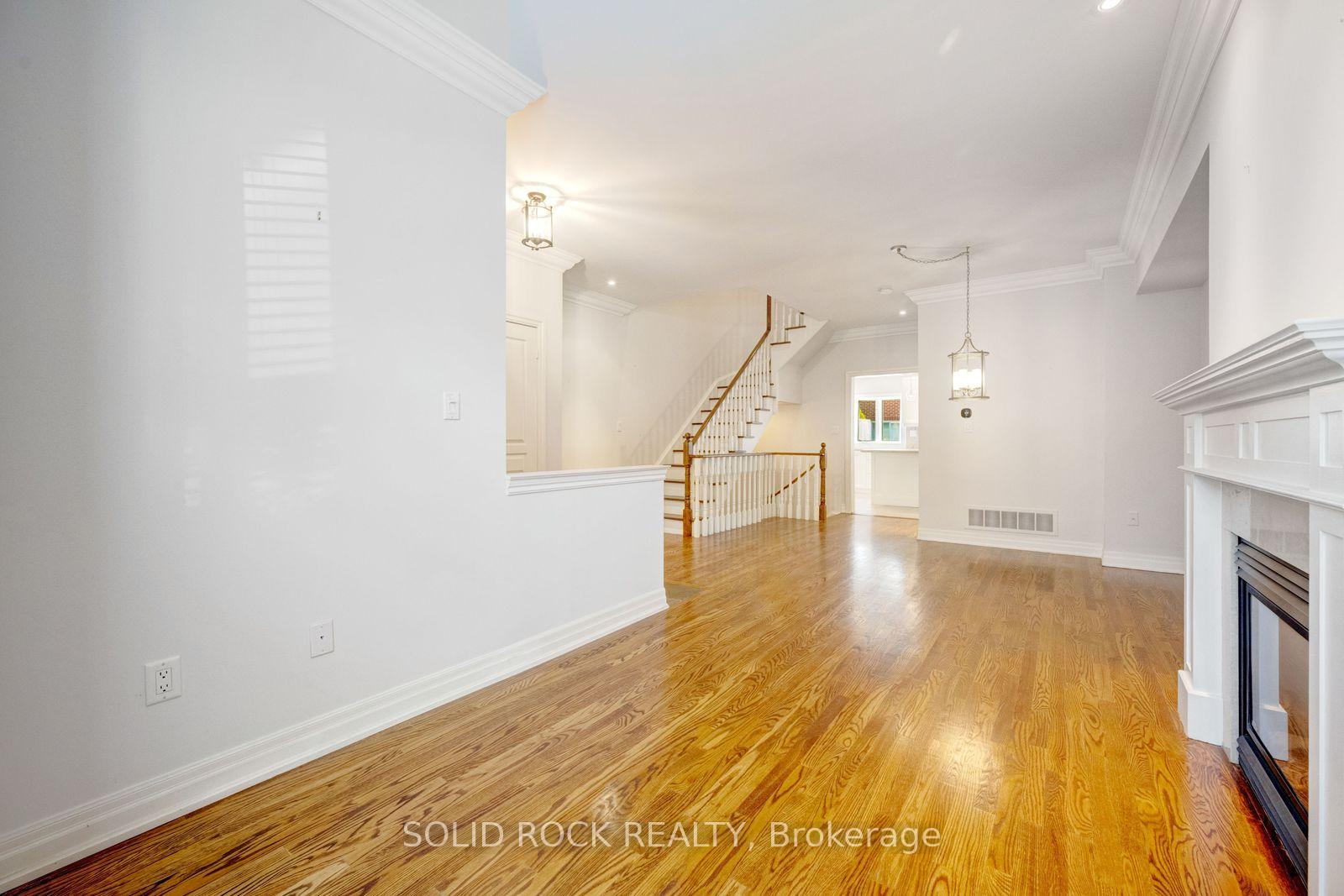 Photo 9 of 13 Compass Way, Mississauga, Port Credit — HOMEH