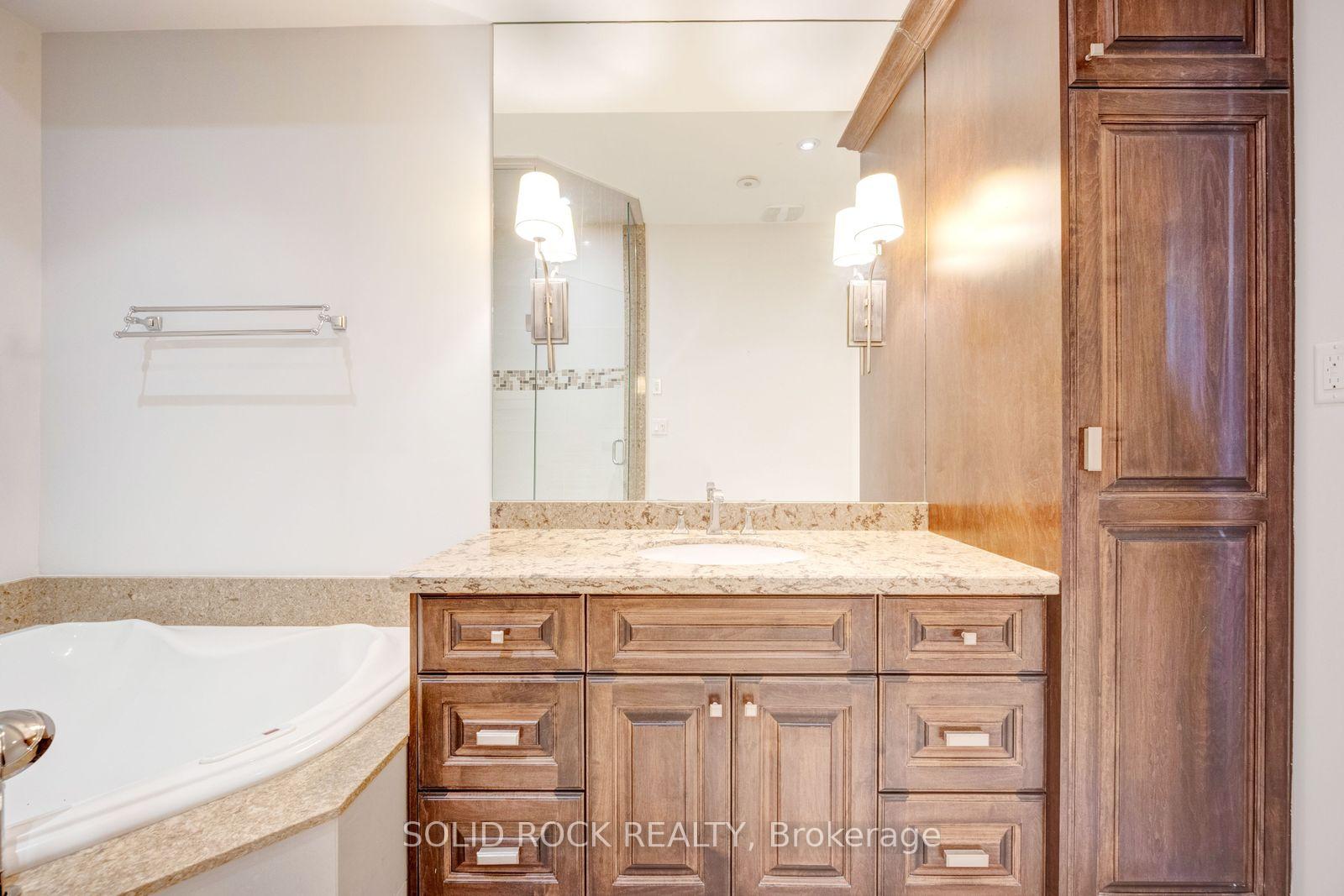 Photo 32 of 13 Compass Way, Mississauga, Port Credit — HOMEH