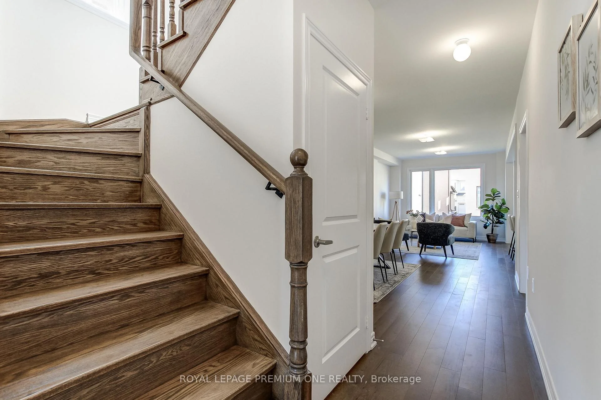 Photo 5 of 849 Hickory Crescent, Milton, Cobban — HOMEH