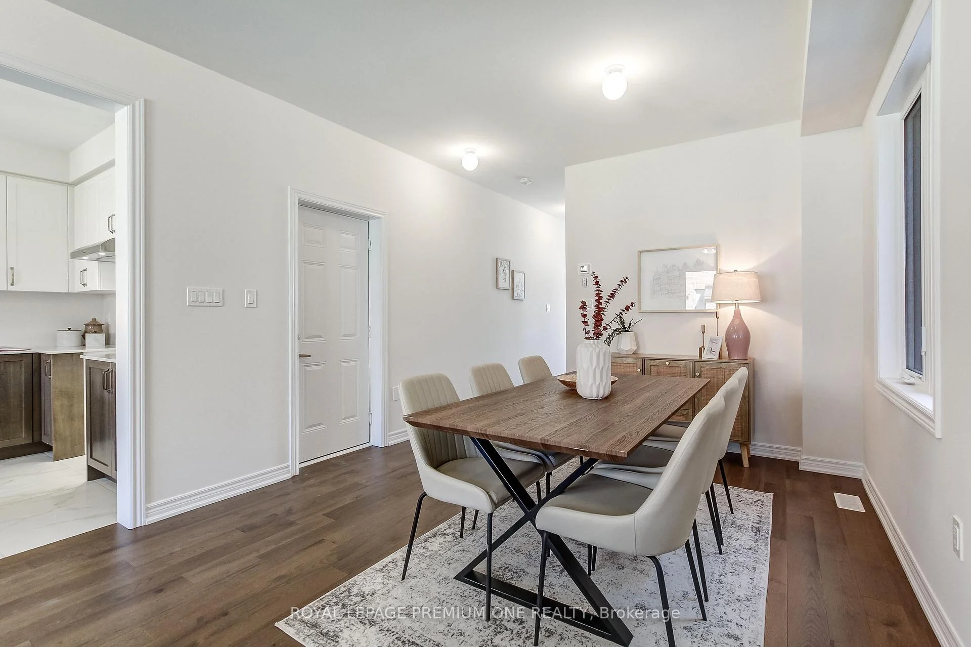 Photo 7 of 849 Hickory Crescent, Milton, Cobban — HOMEH