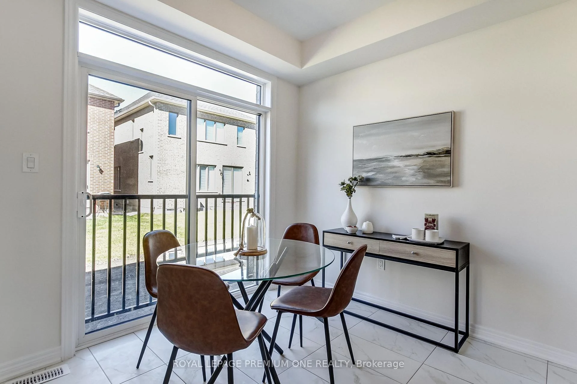 Photo 13 of 849 Hickory Crescent, Milton, Cobban — HOMEH