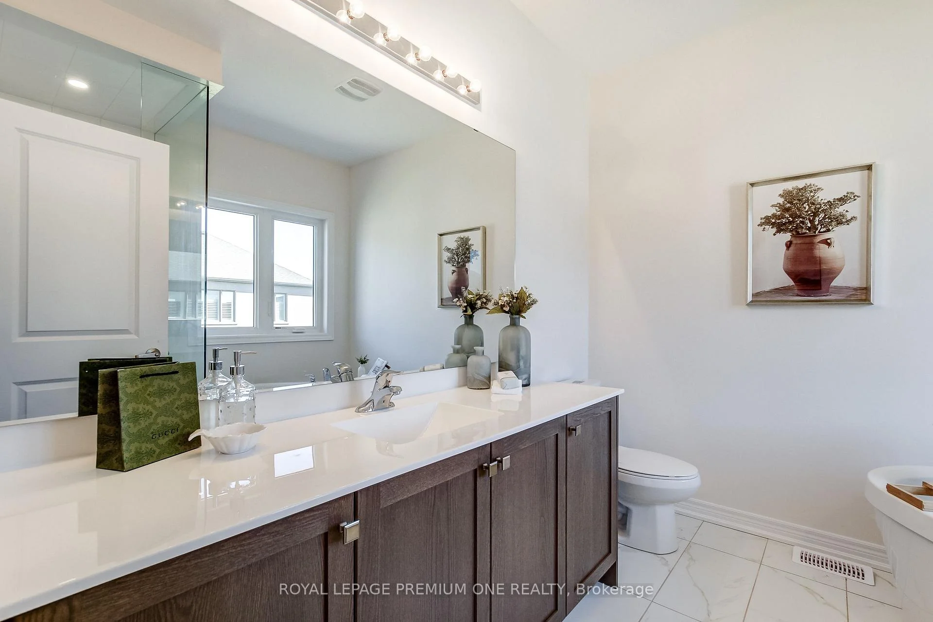 Photo 25 of 849 Hickory Crescent, Milton, Cobban — HOMEH