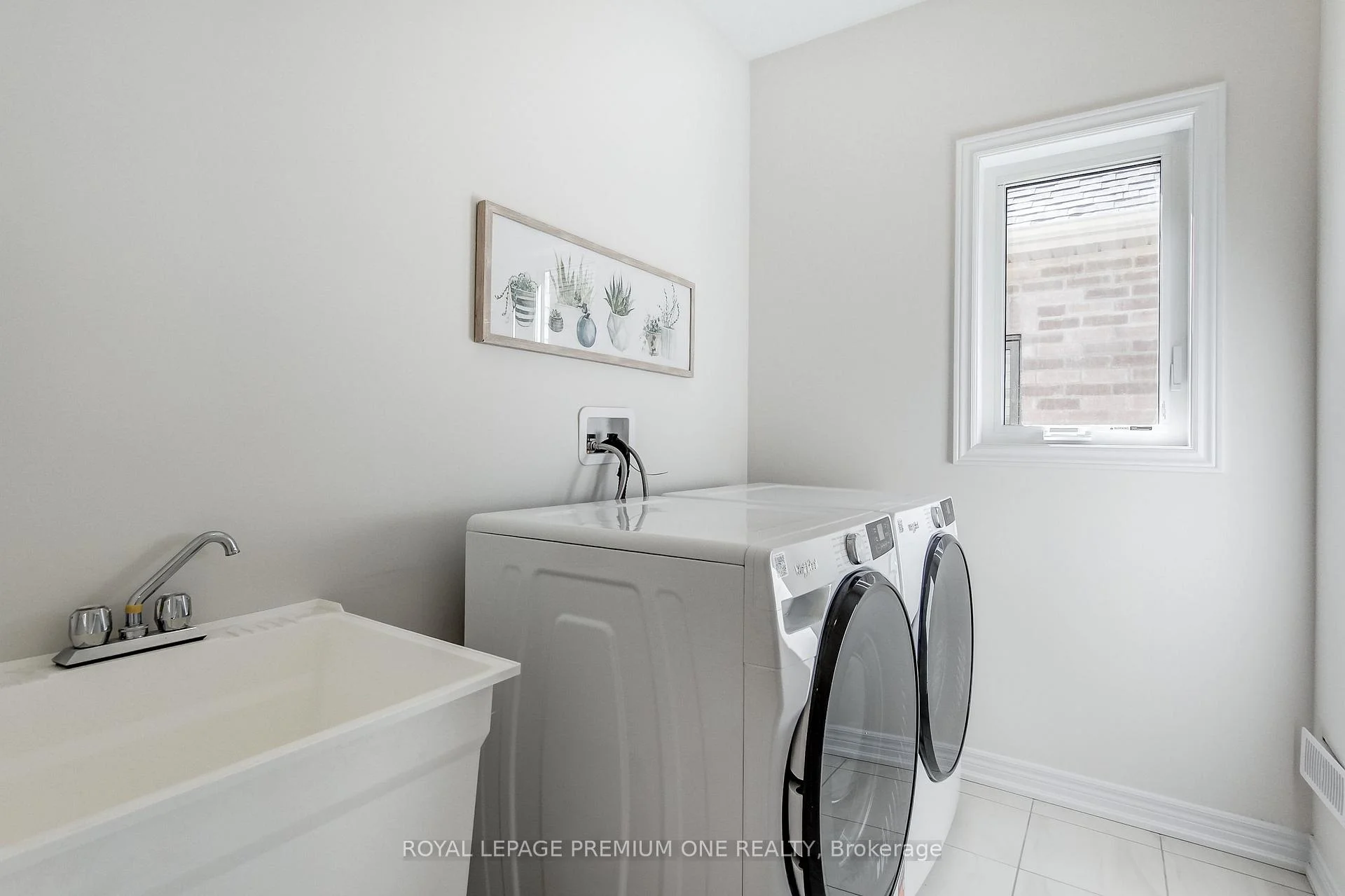 Photo 28 of 849 Hickory Crescent, Milton, Cobban — HOMEH