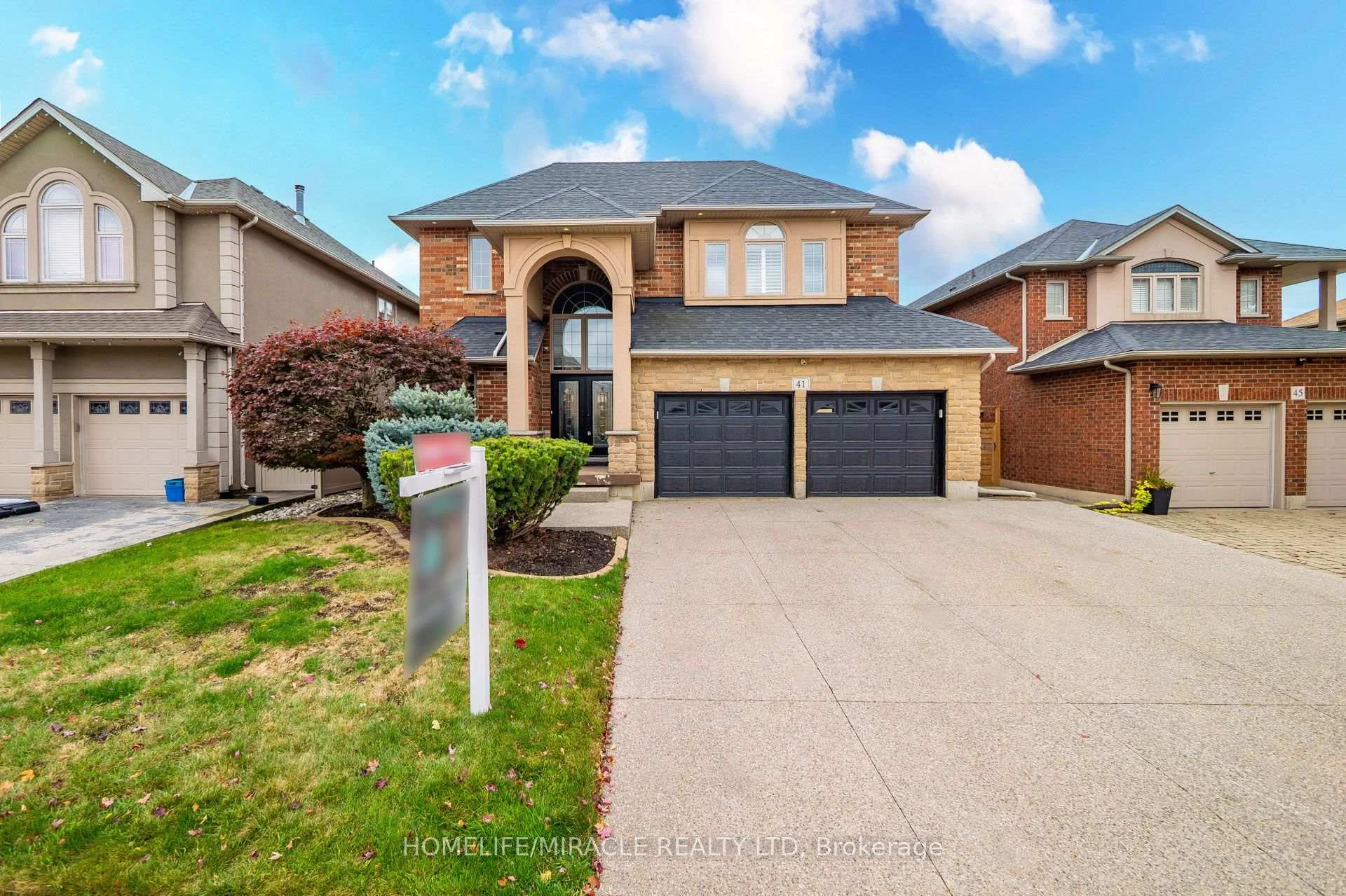 Photo 3 of 41 Kingsview Drive, Hamilton, Albion Falls — HOMEH