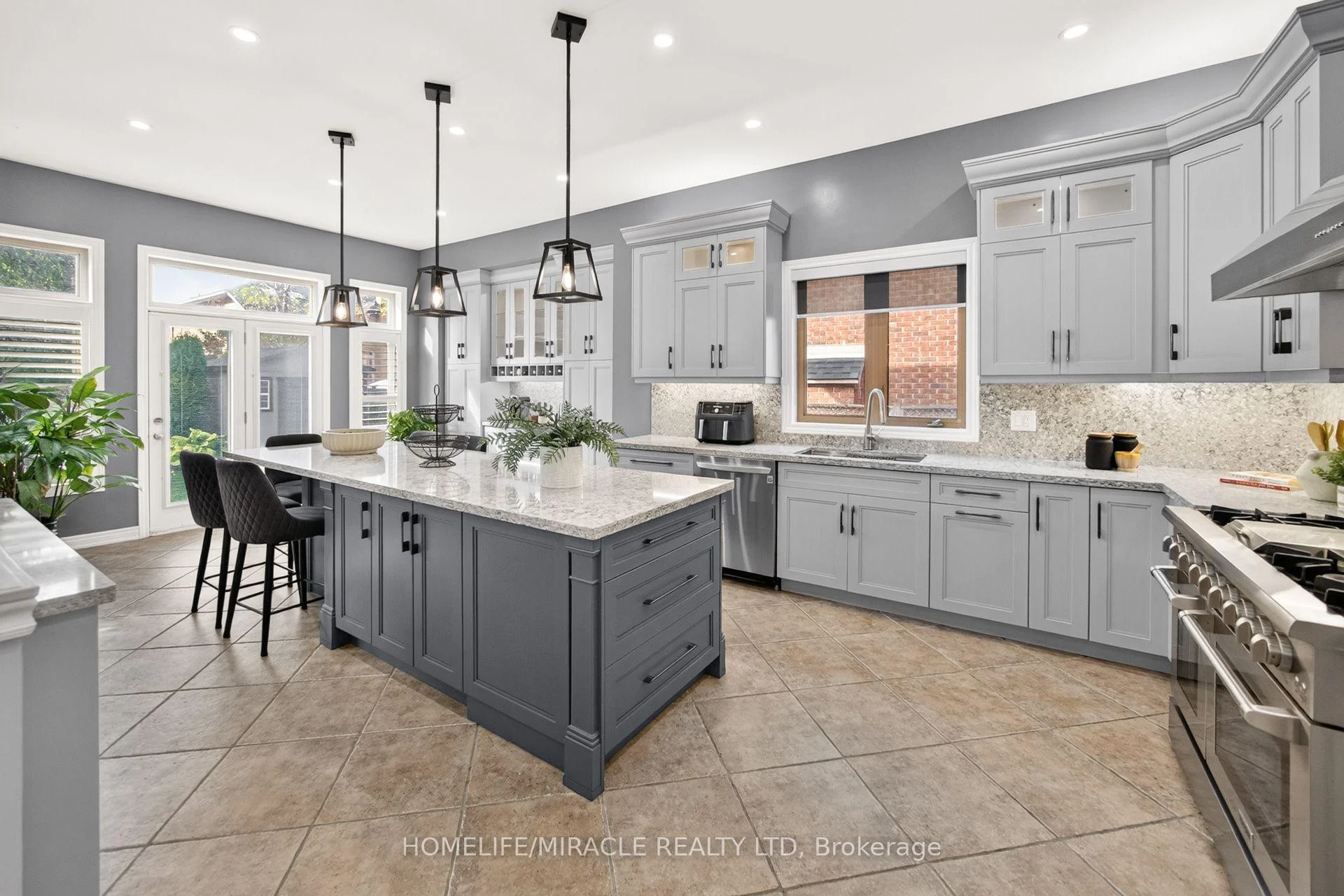Photo 22 of 41 Kingsview Drive, Hamilton, Albion Falls — HOMEH