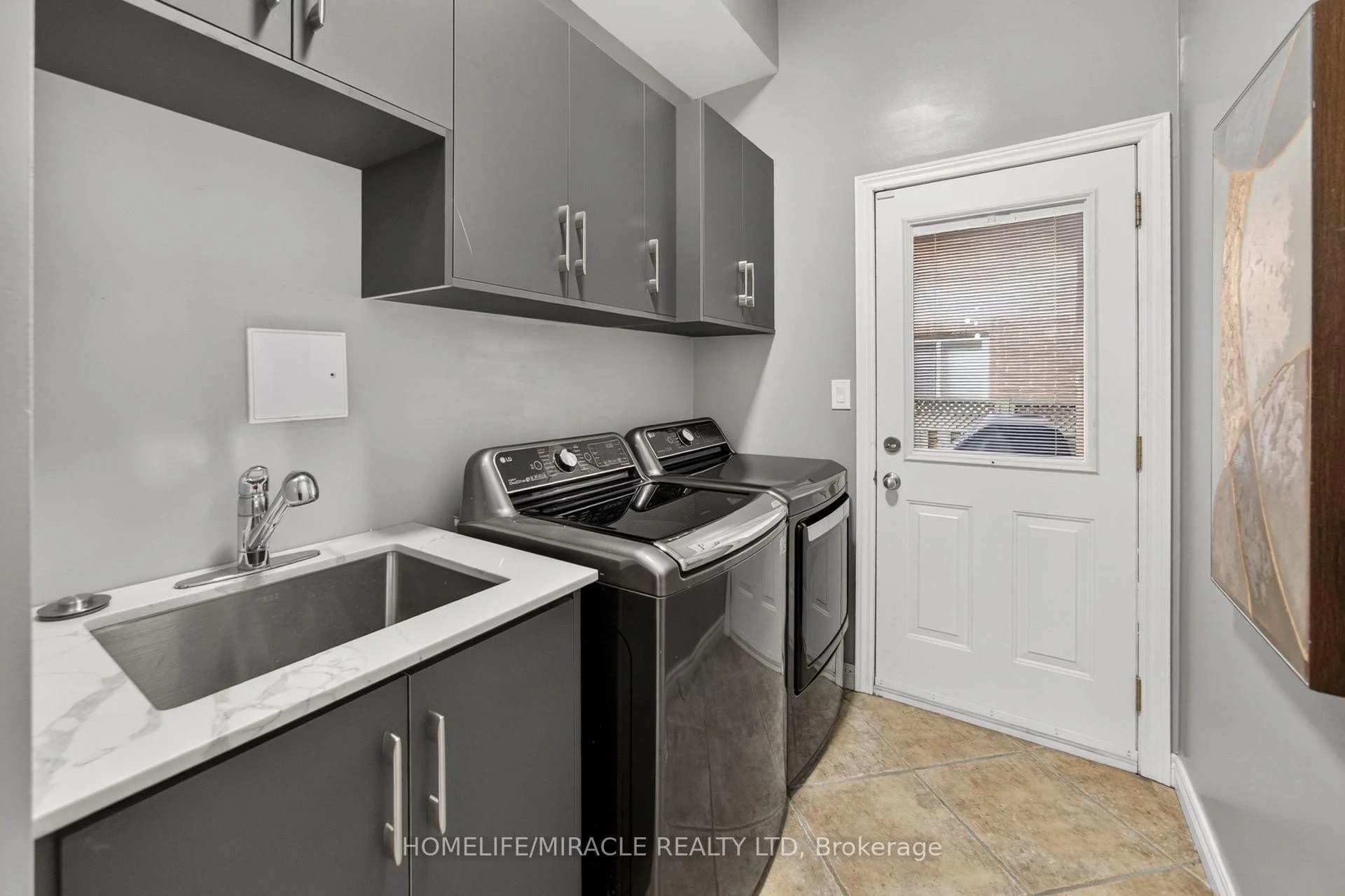 Photo 32 of 41 Kingsview Drive, Hamilton, Albion Falls — HOMEH