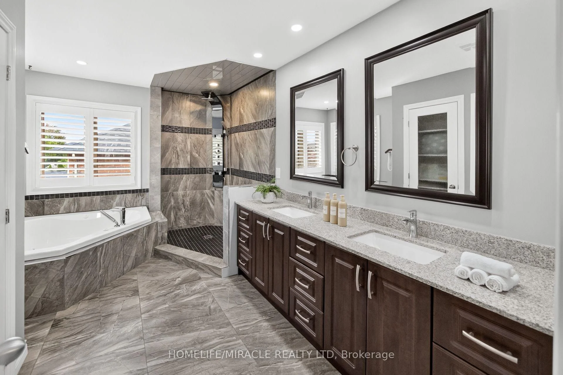 Photo 40 of 41 Kingsview Drive, Hamilton, Albion Falls — HOMEH