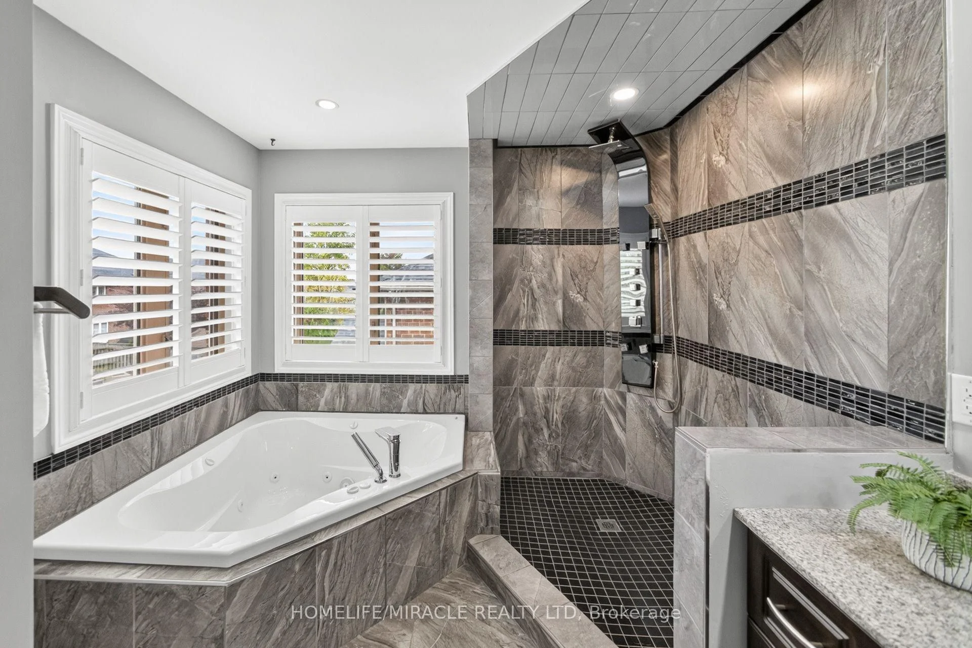 Photo 41 of 41 Kingsview Drive, Hamilton, Albion Falls — HOMEH