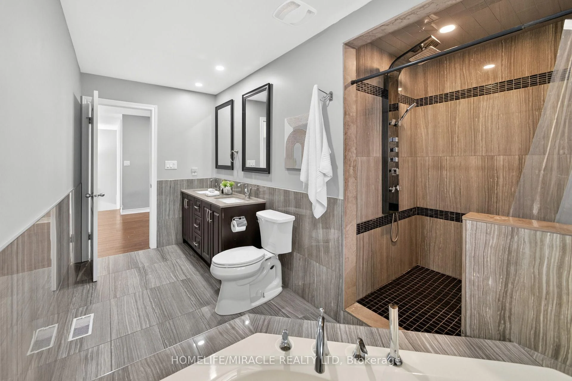 Photo 46 of 41 Kingsview Drive, Hamilton, Albion Falls — HOMEH