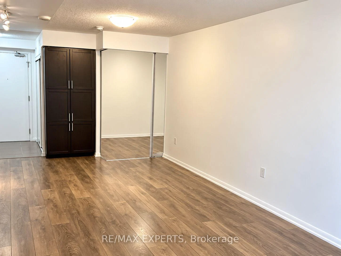 Photo 4 of Unit 414, 830 Lawrence Avenue W, North York, Yorkdale-Glen Park — HOMEH