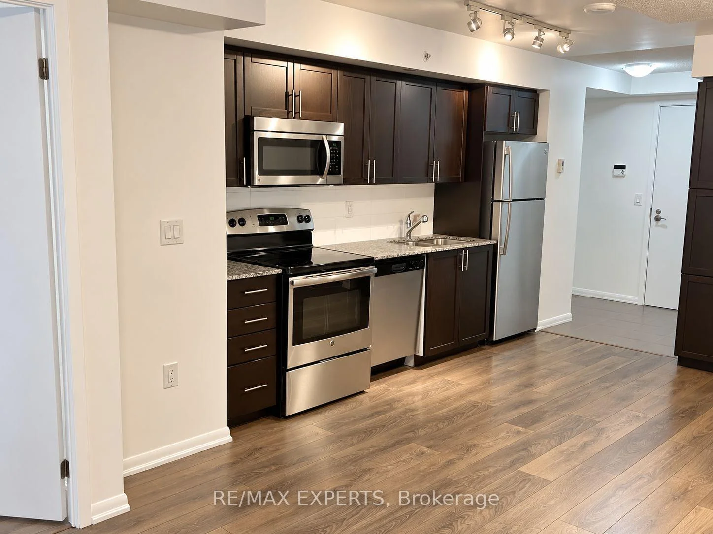 Photo 5 of Unit 414, 830 Lawrence Avenue W, North York, Yorkdale-Glen Park — HOMEH