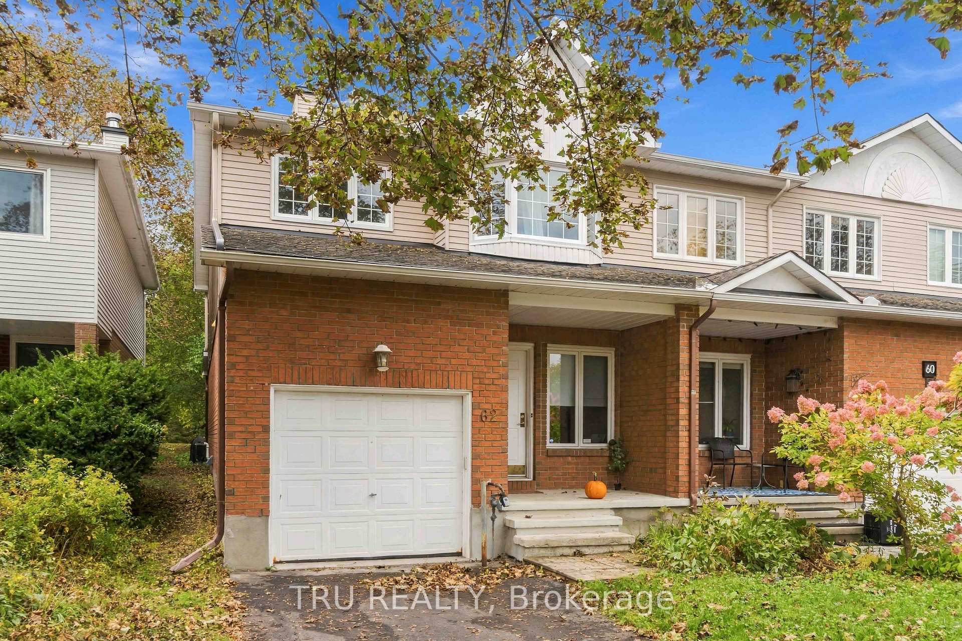Photo 2 of 62 Hunter's Glen Crescent, Ottawa, Hunt Club Park/Greenboro — HOMEH