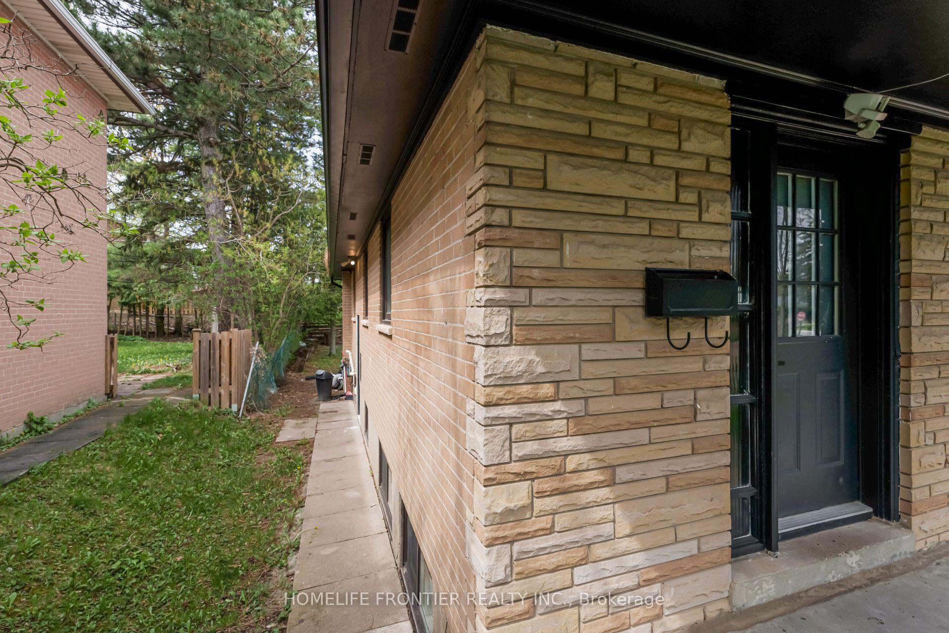 Photo 2 of 6 Dalmeny Road, Markham, Grandview — HOMEH