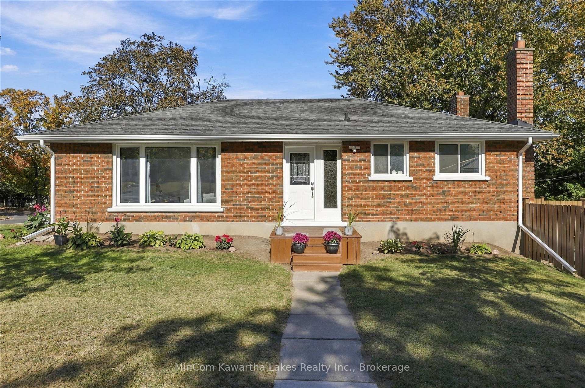 Photo 2 of 398 Applegrove Avenue, Peterborough, Northcrest Ward 5 — HOMEH