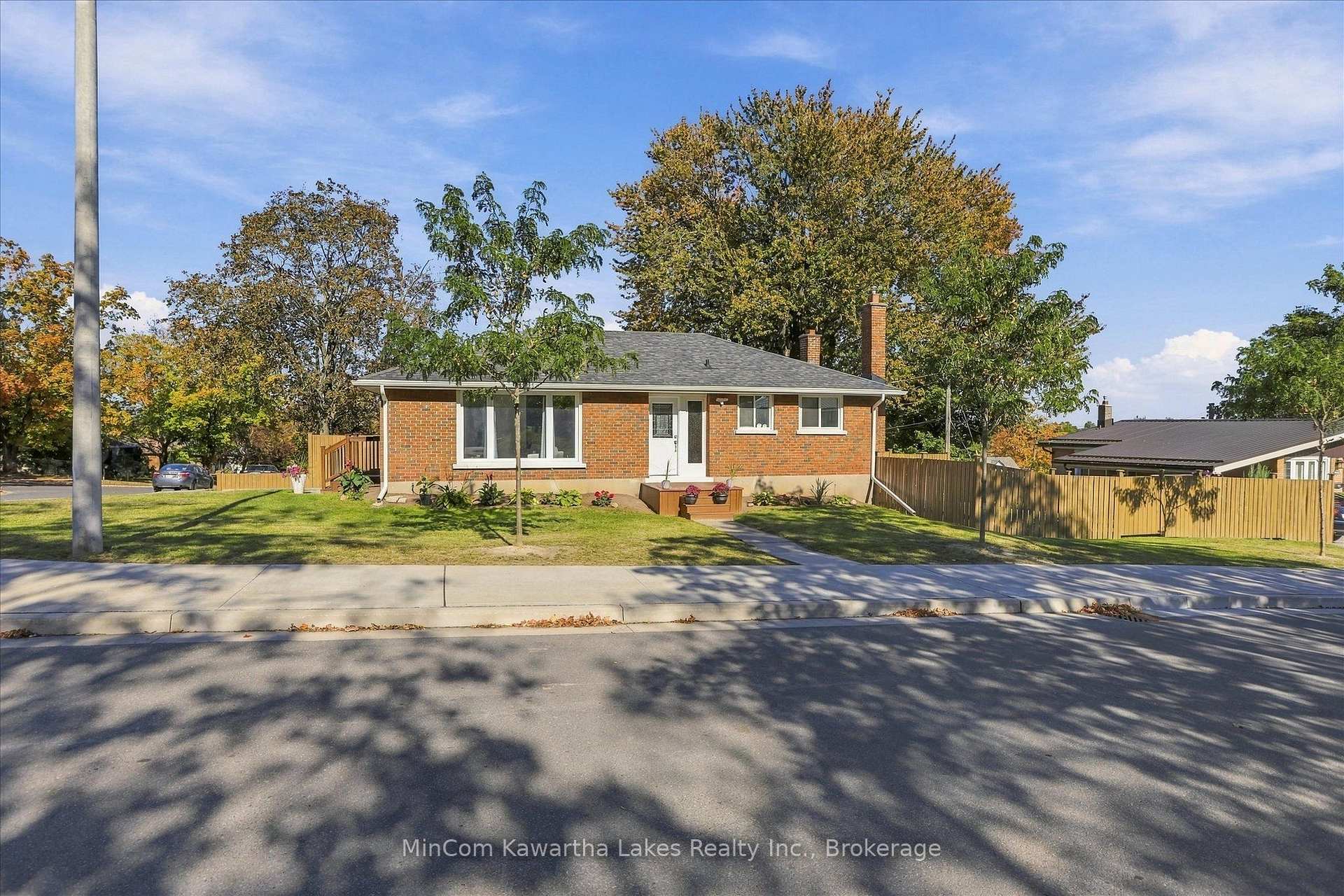 Photo 4 of 398 Applegrove Avenue, Peterborough, Northcrest Ward 5 — HOMEH