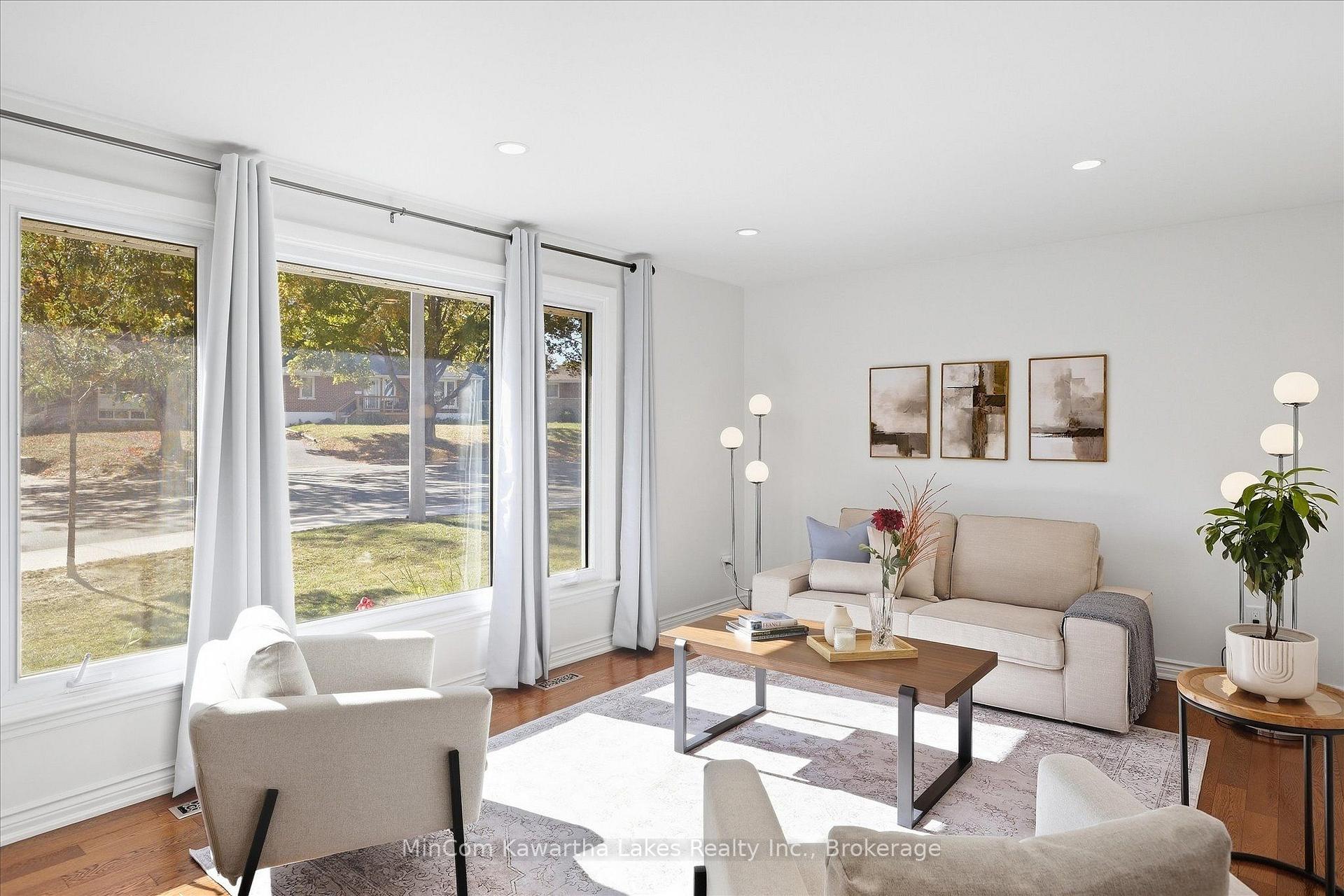 Photo 6 of 398 Applegrove Avenue, Peterborough, Northcrest Ward 5 — HOMEH