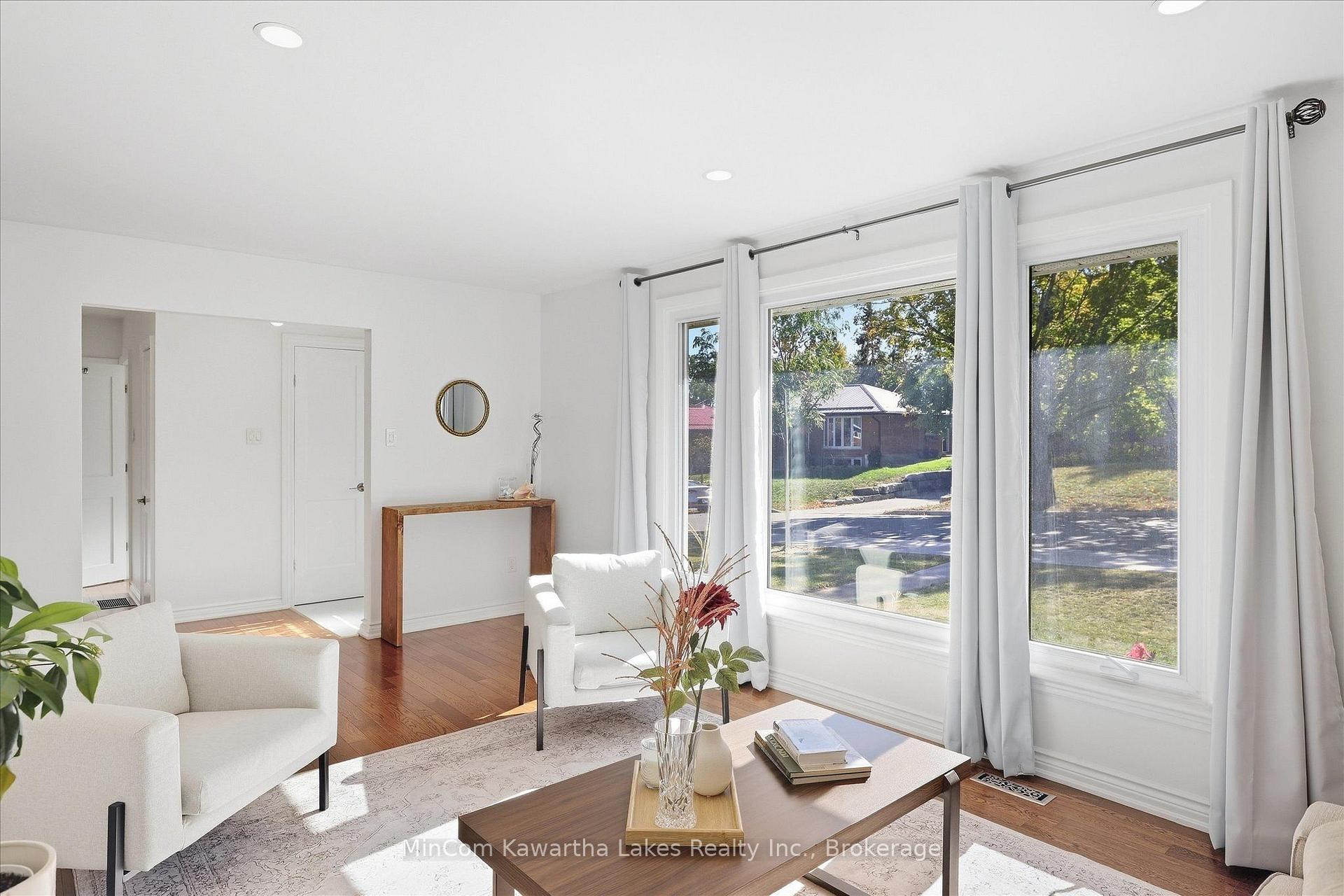 Photo 8 of 398 Applegrove Avenue, Peterborough, Northcrest Ward 5 — HOMEH