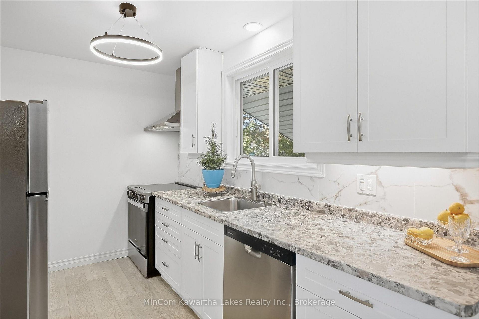 Photo 12 of 398 Applegrove Avenue, Peterborough, Northcrest Ward 5 — HOMEH